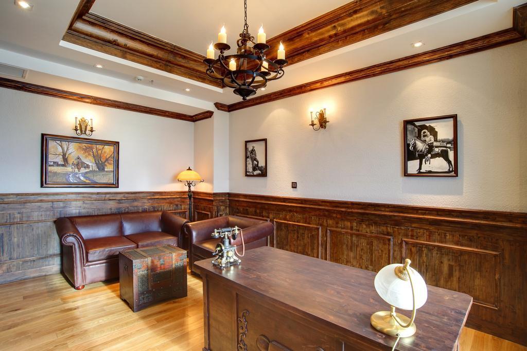 Hotel Seventeen Saloon 3*