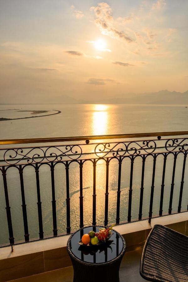 Hotel With Sea View - Balcony