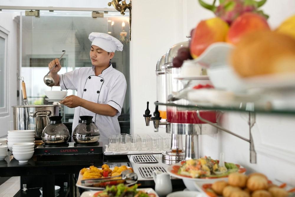 Hanoi Lake View Hotel & Spa 4*