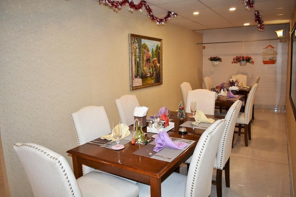 Saigon By Night Luxury Hotel