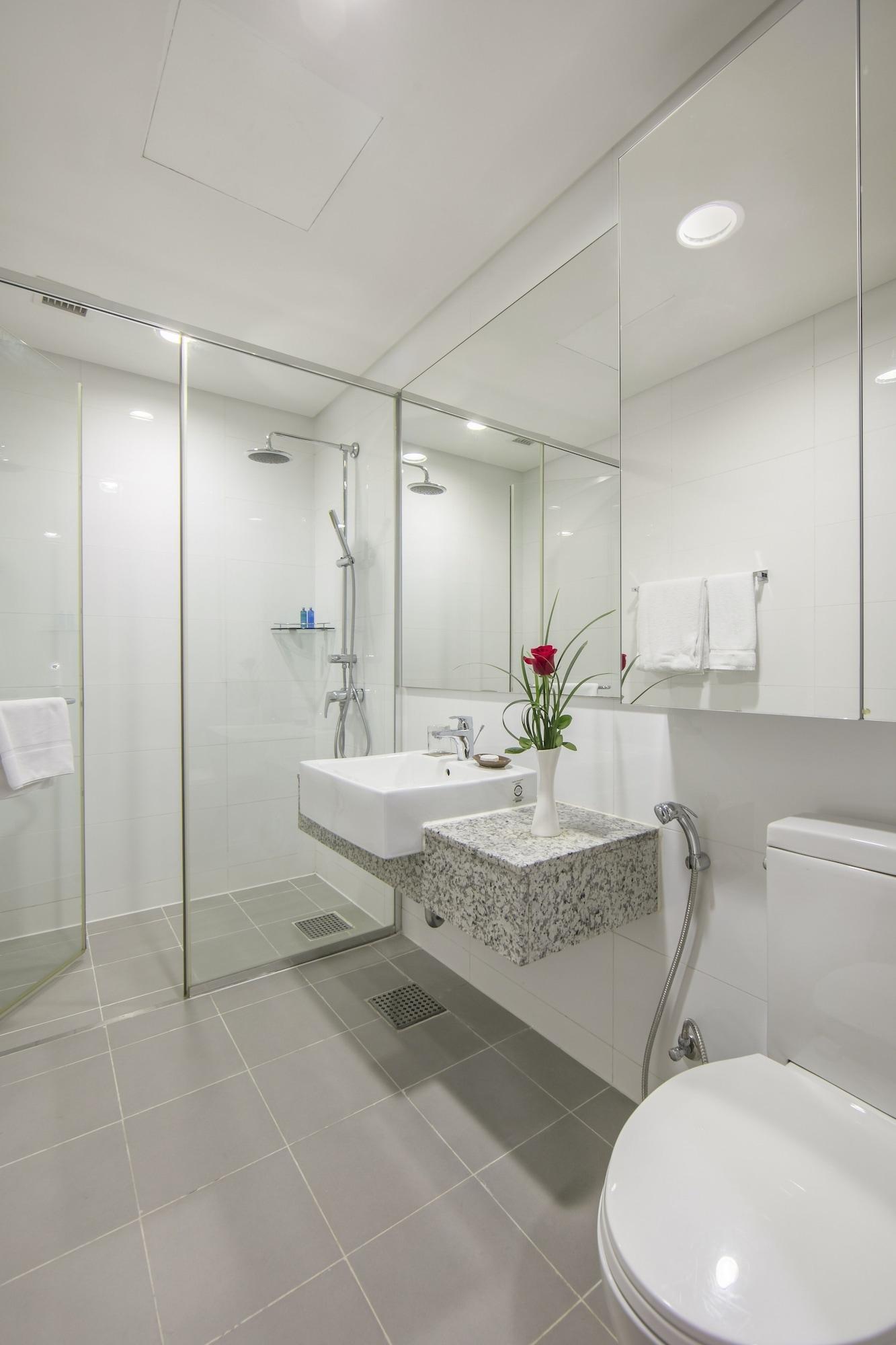 Calidas Landmark72 Royal Hotel 5*
