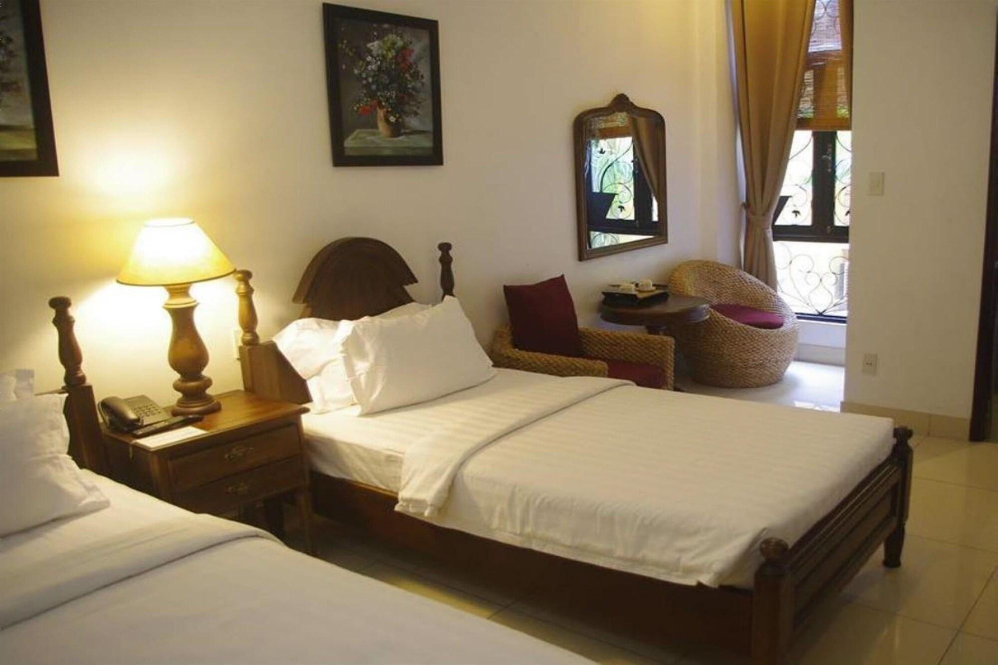 Halo Hotel 2*