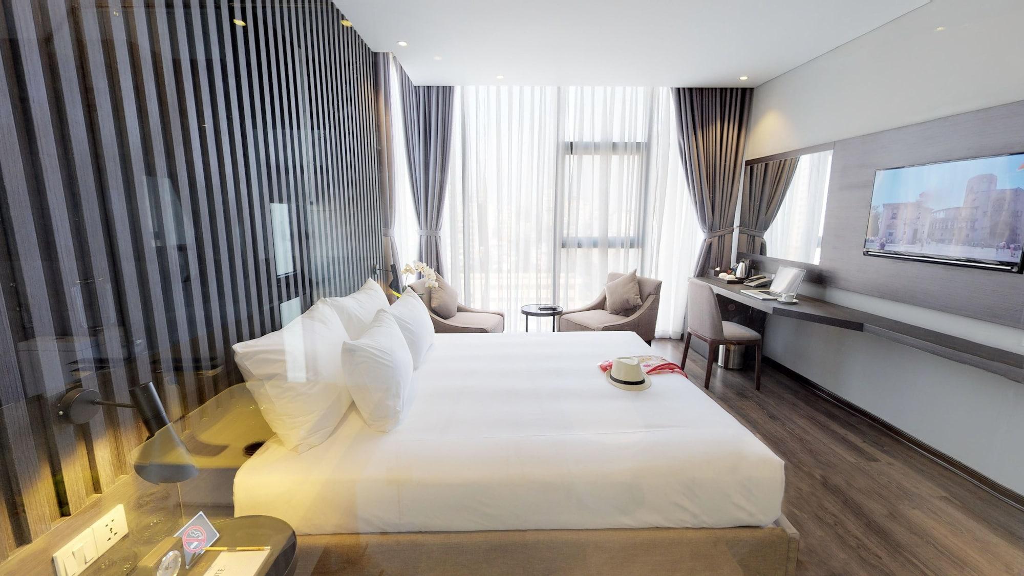 Grand Ocean Luxury Boutique - Infinity Rooftop Pool Hotel 4*