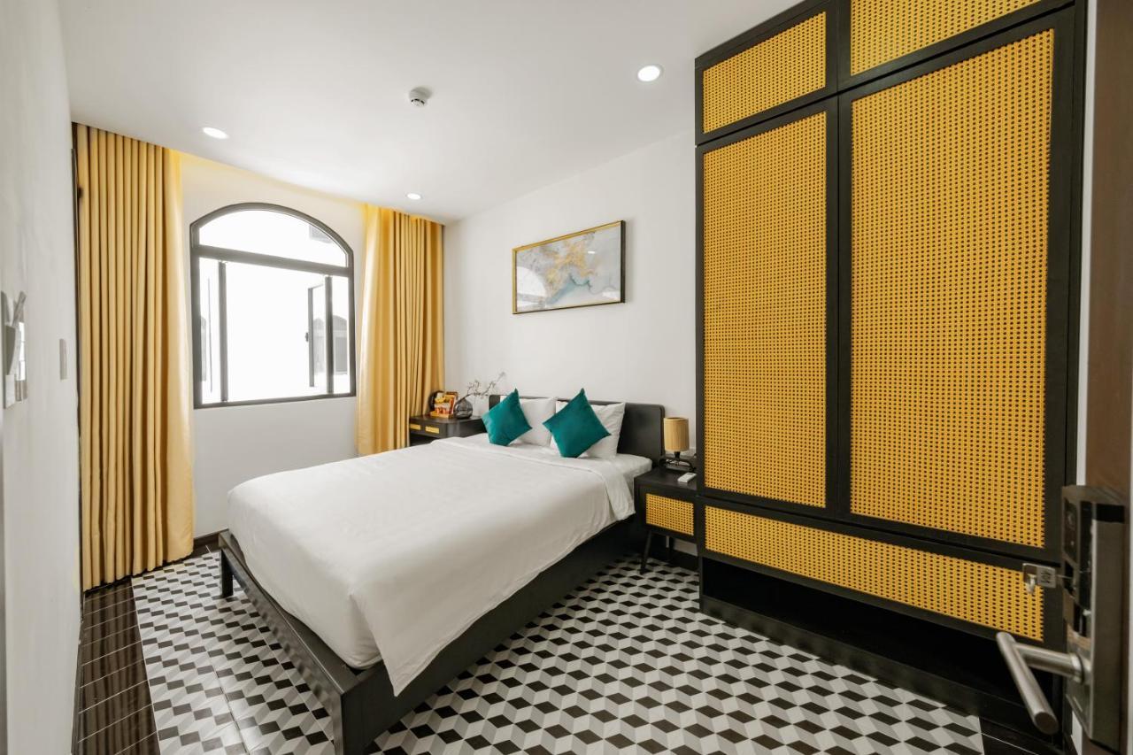 The White Wind - Grand World Hotel