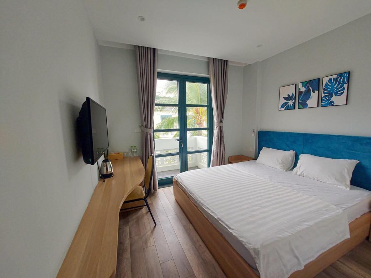 Hotel Marina Waterfront Minh Swimming Pool 3*