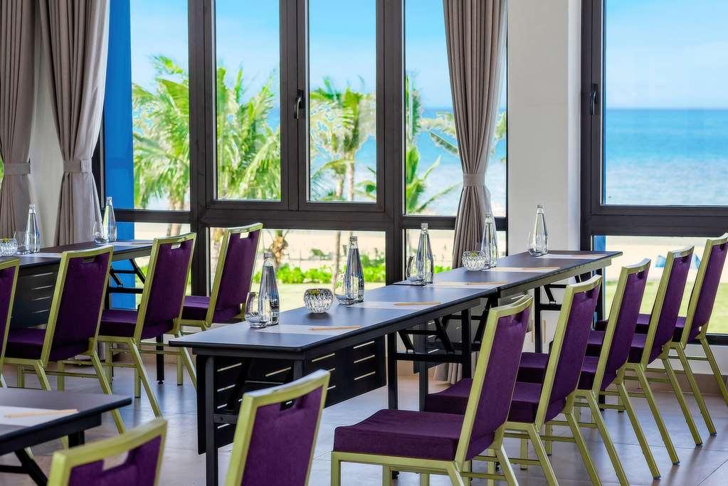 Villa Wyndham Royal Beachfront Hoi An