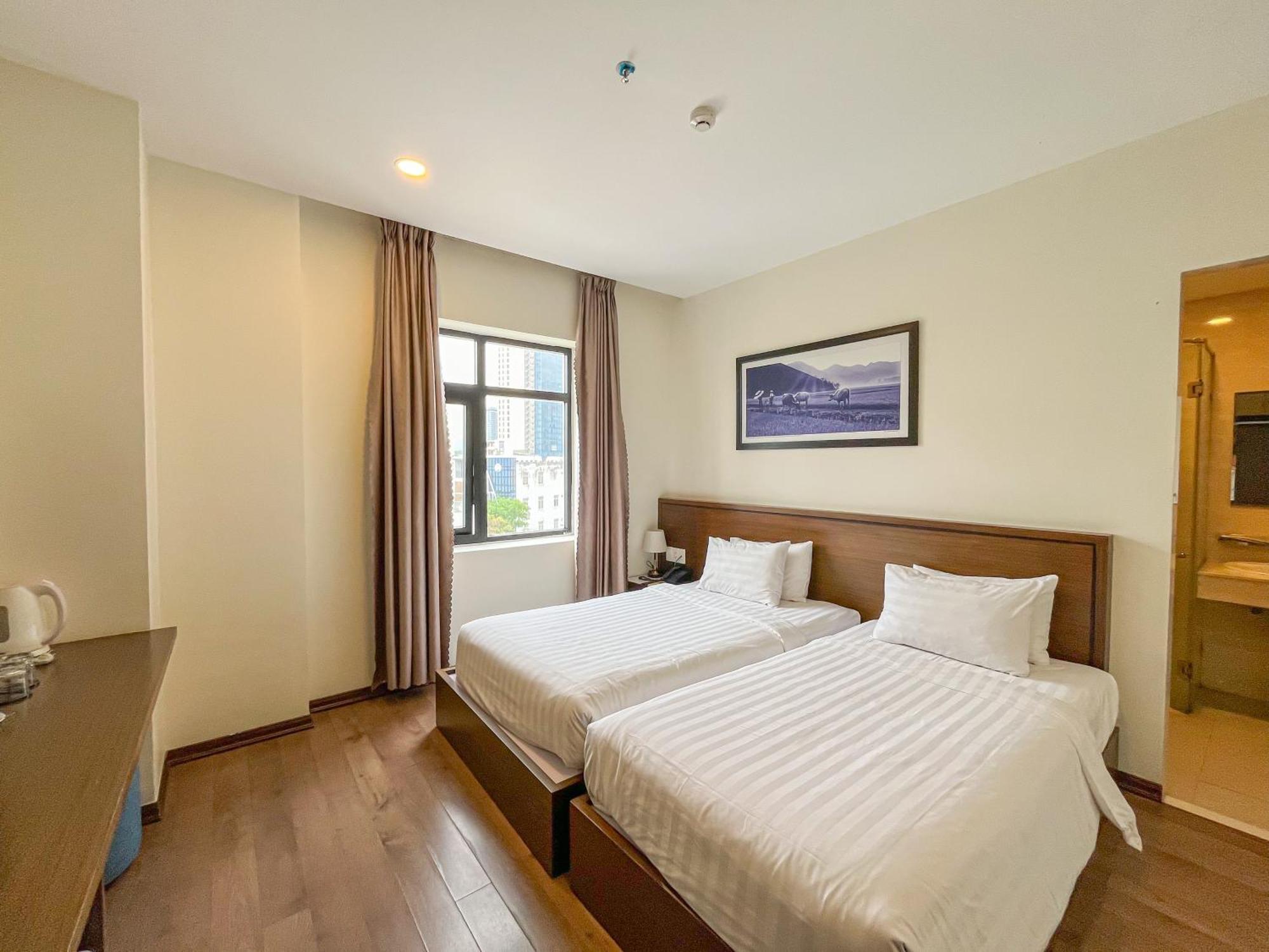 Hotel &