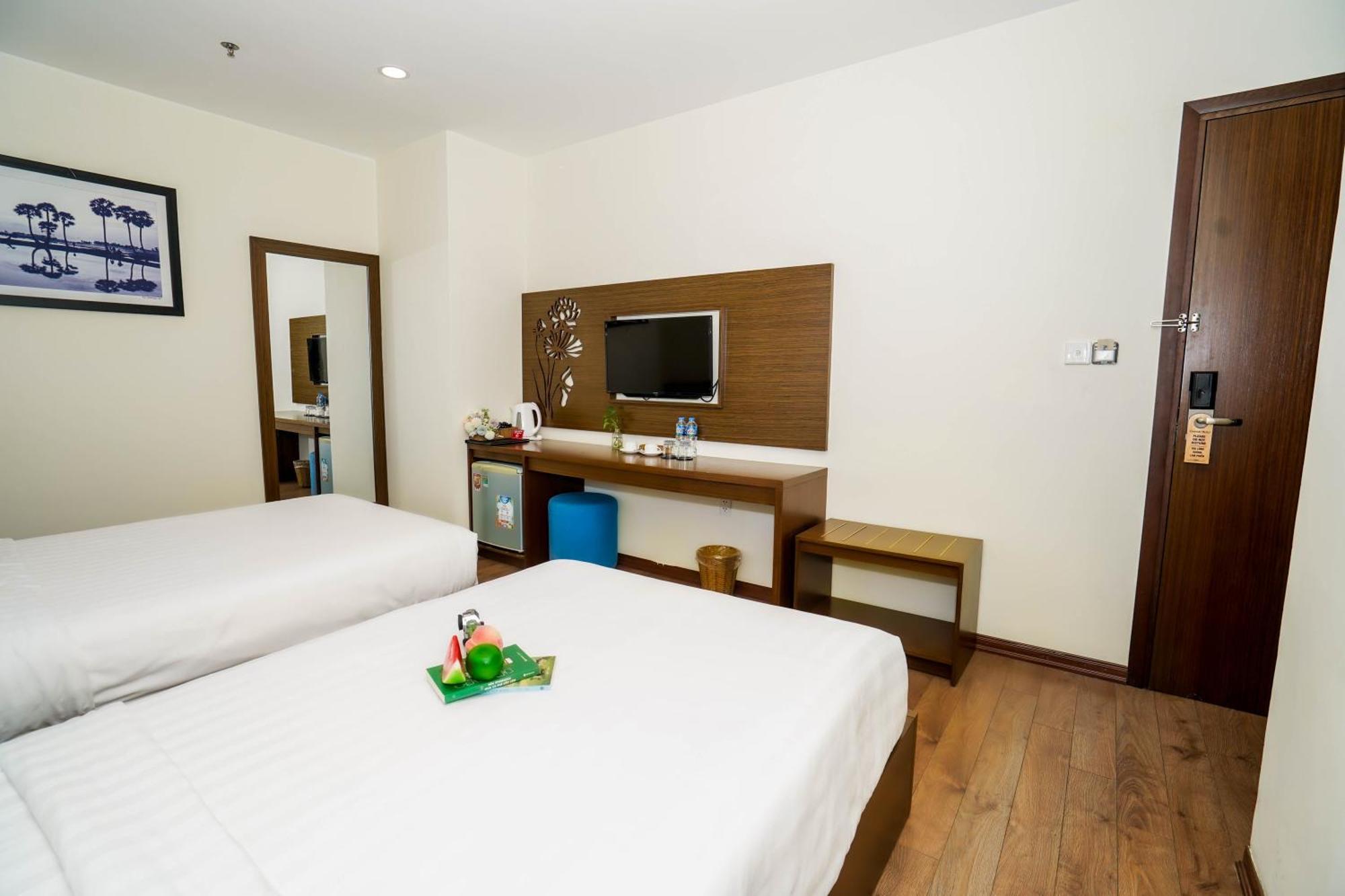 Hotel &