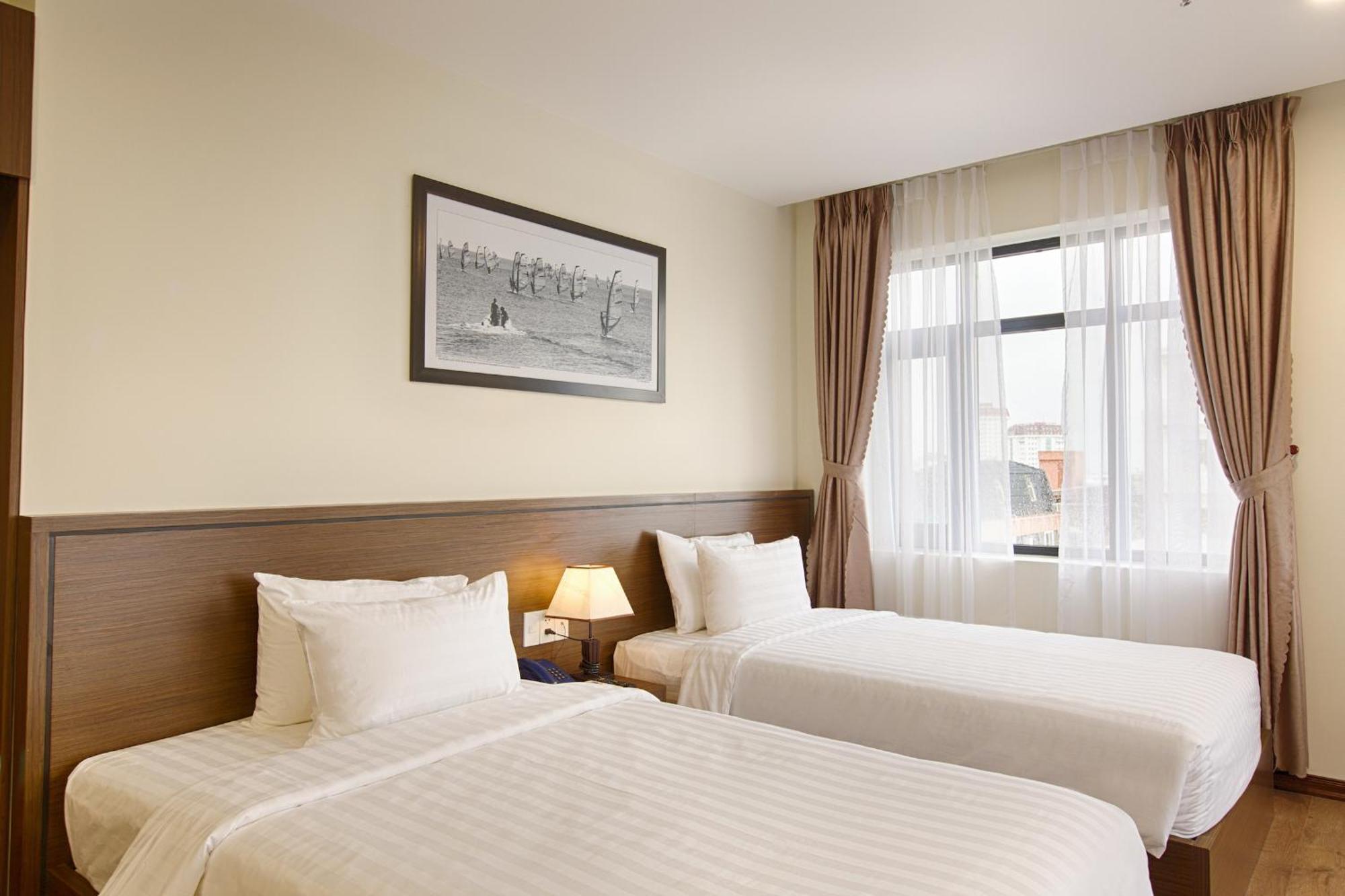 Hotel &
