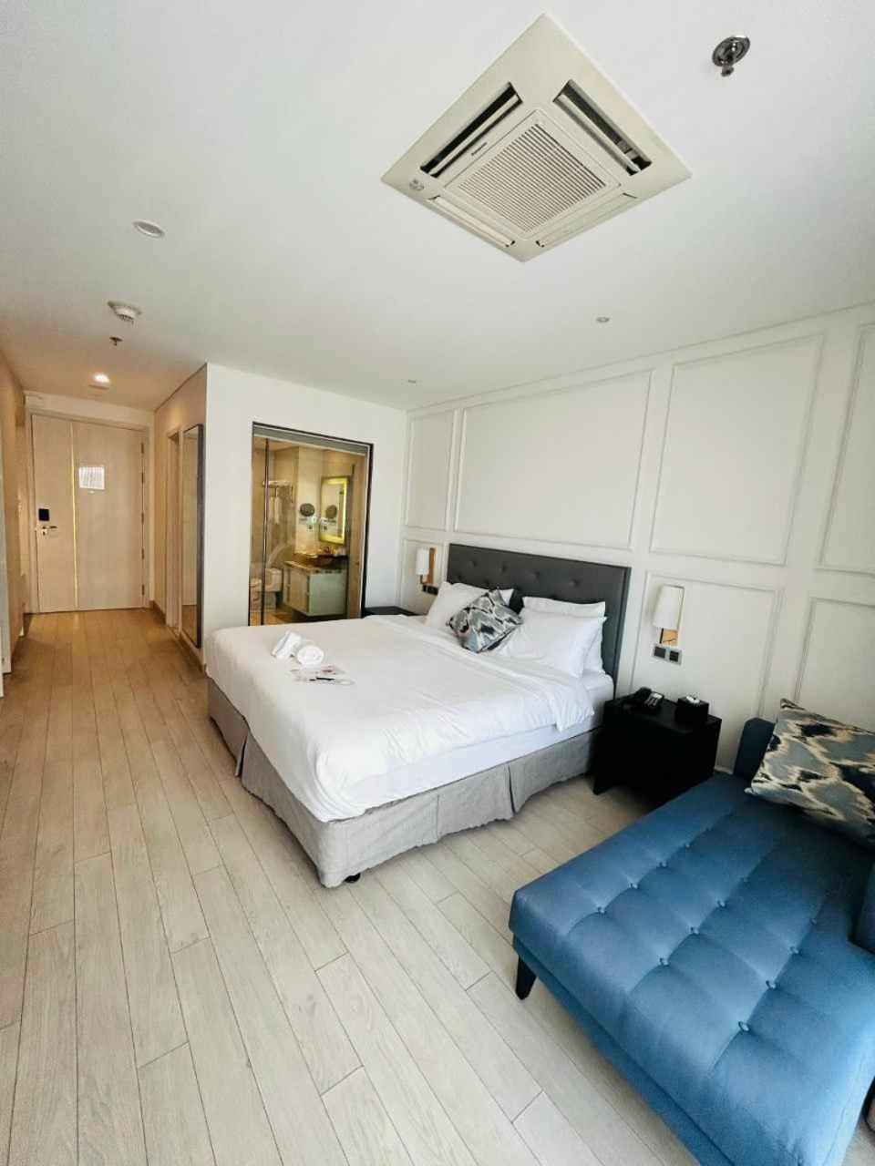 Golden With Sea View 5*