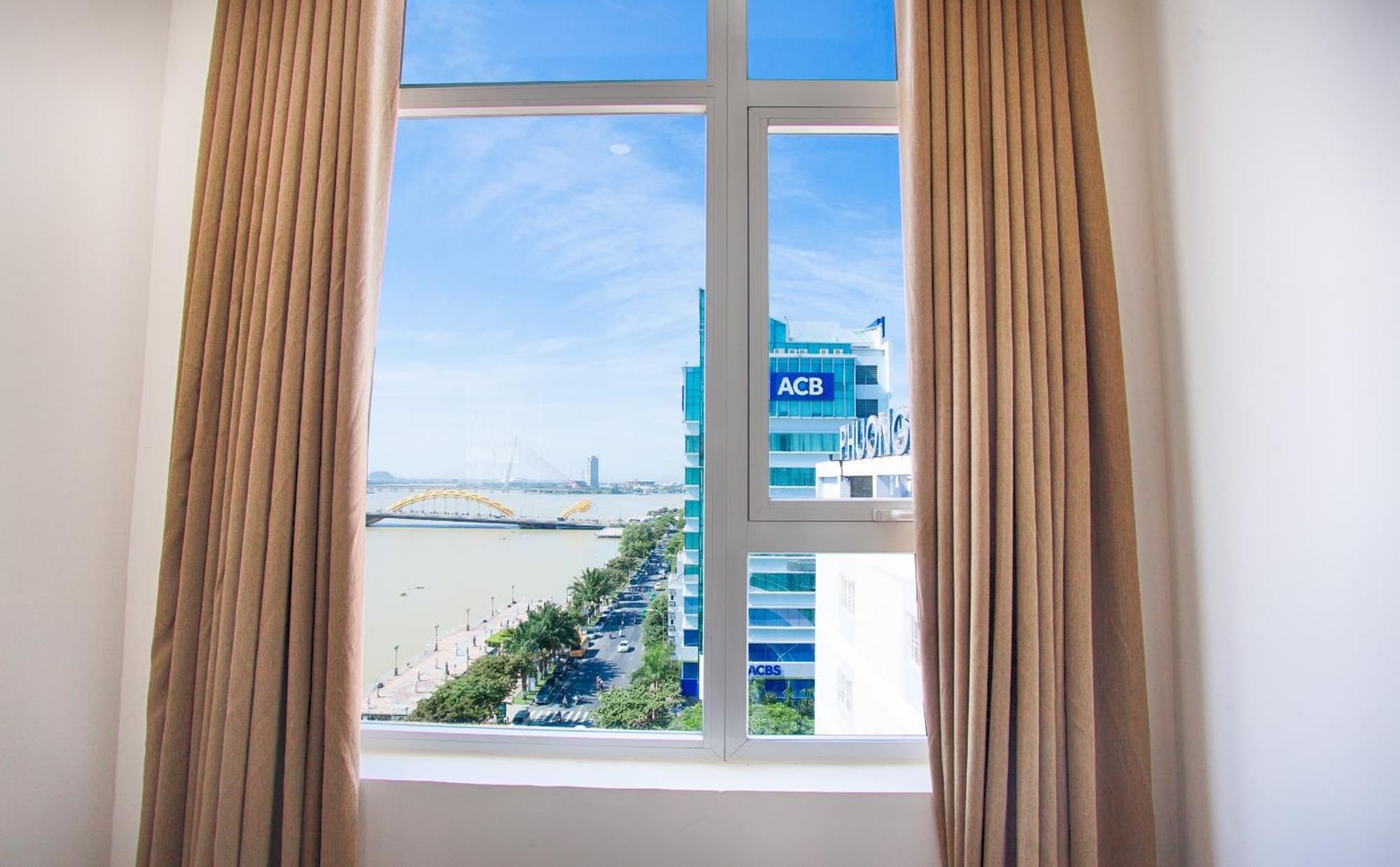 Khách sạn Pariat River Front 3*