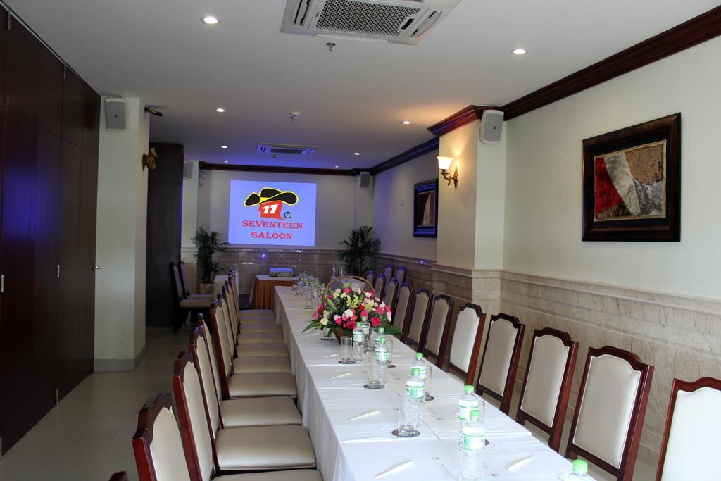 Seventeen Saloon 3*