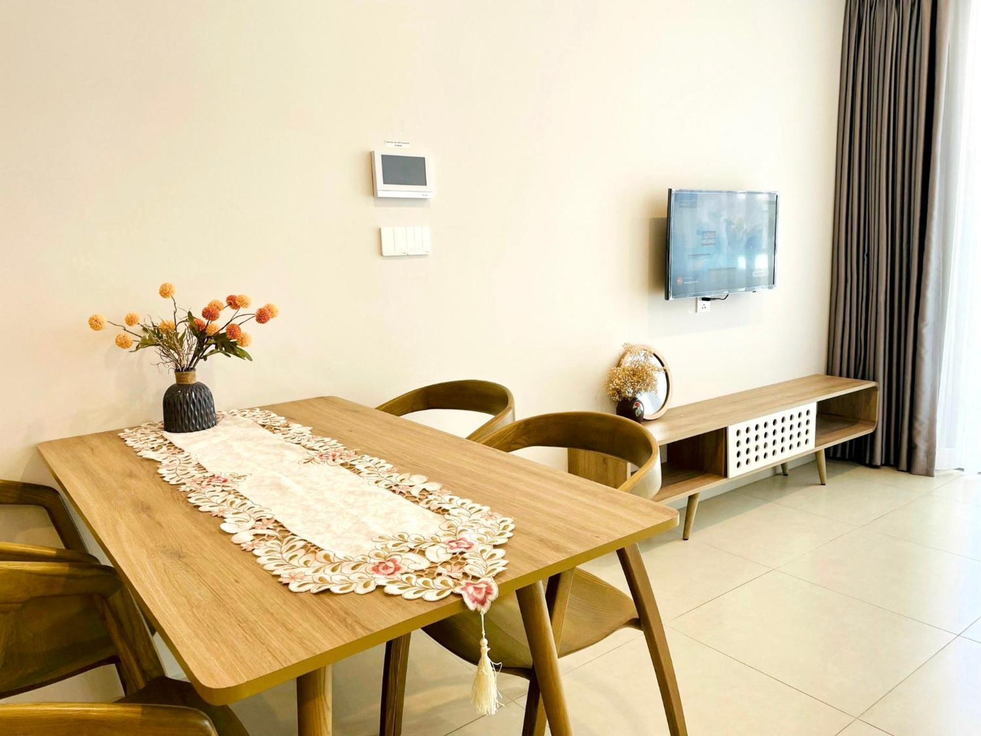 Apartment Pi's - Ho Nghi Duong The Song