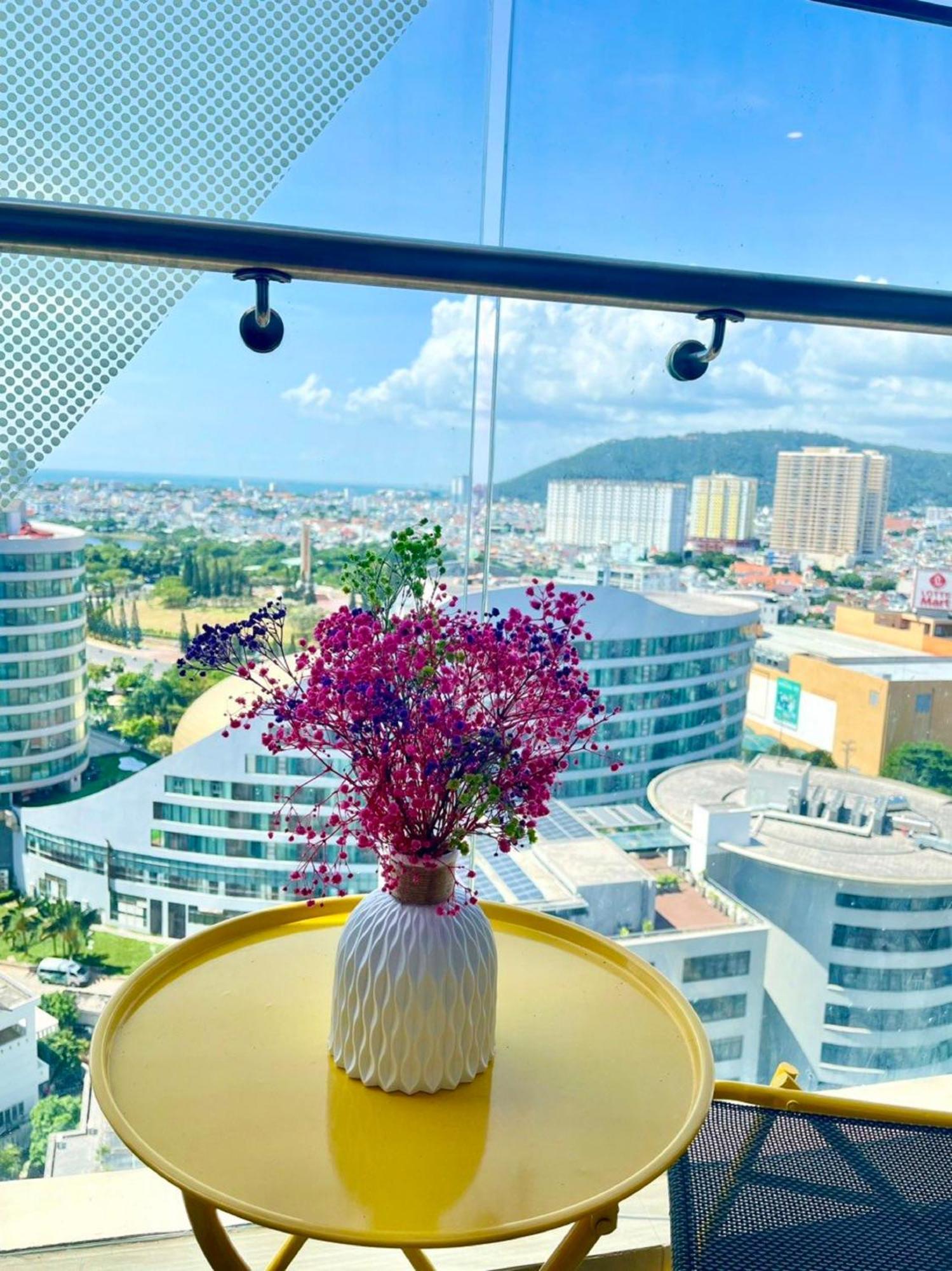 Apartment Pi's - Ho Nghi Duong The Song