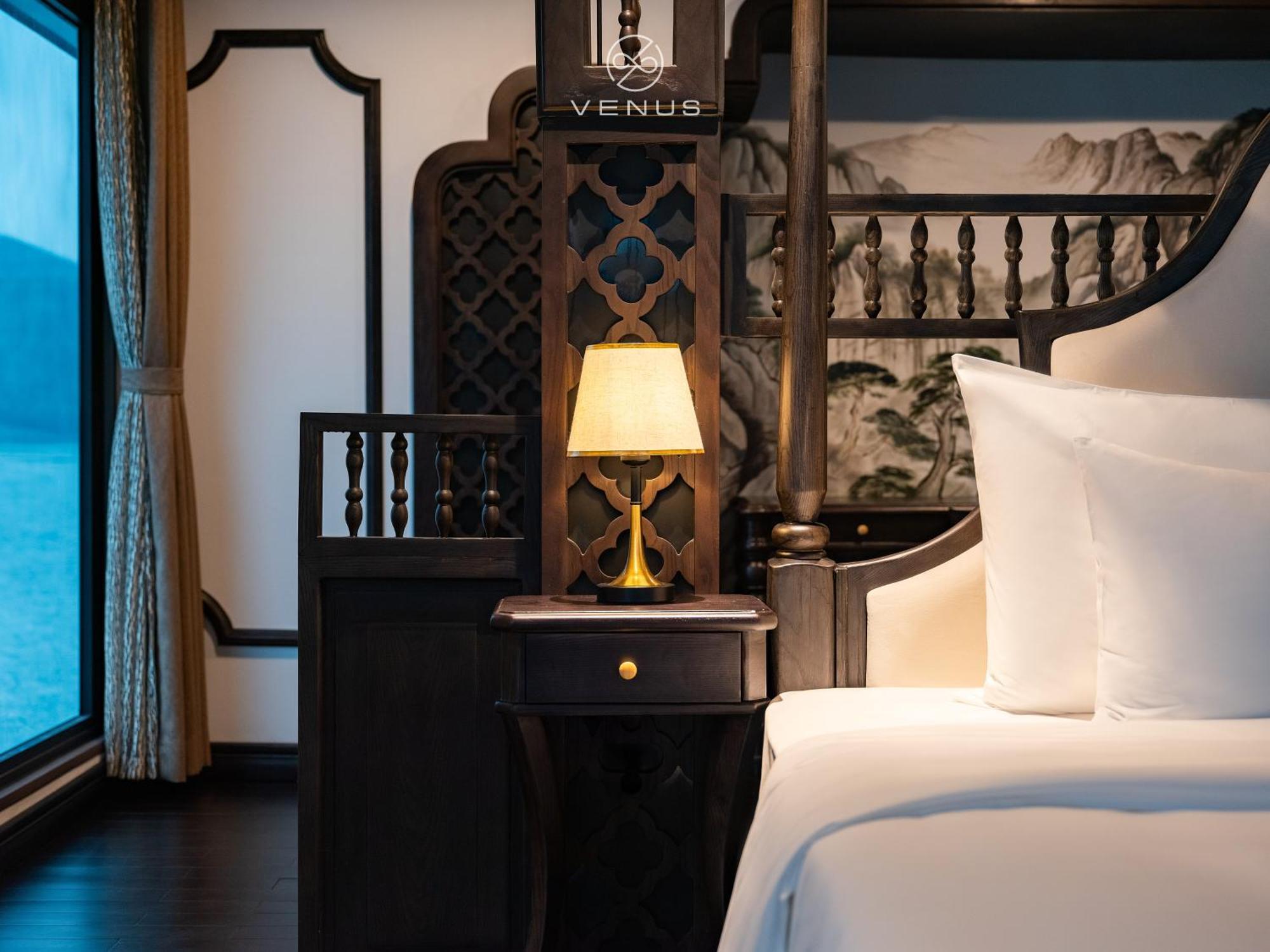  Venus Halong Cruises 5*