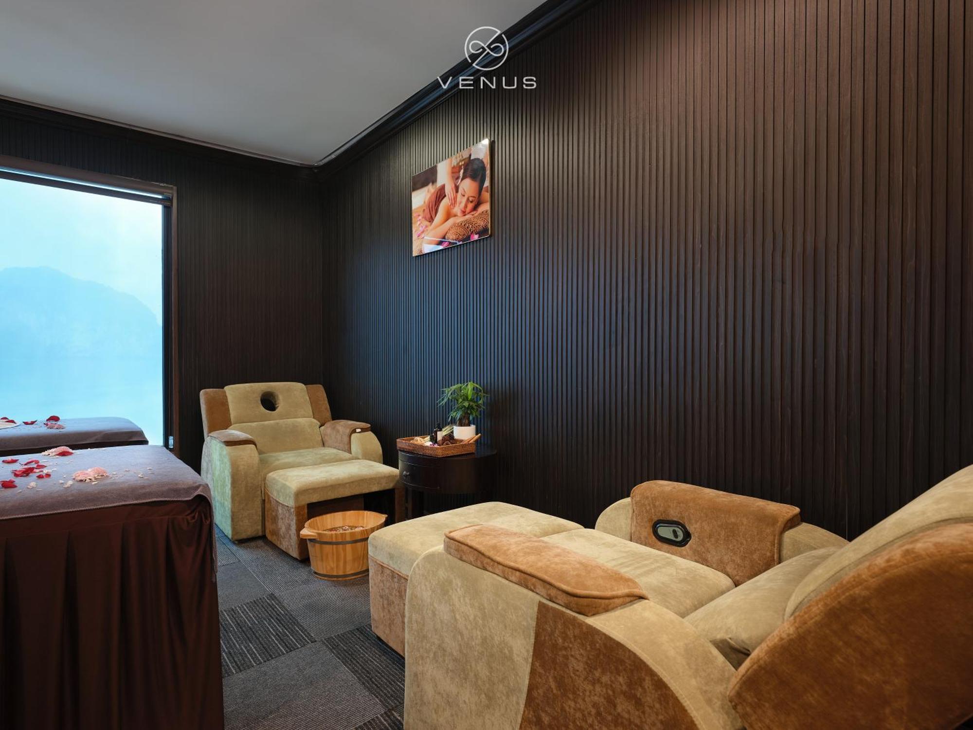 Venus Halong Cruises 5* Ha Long
