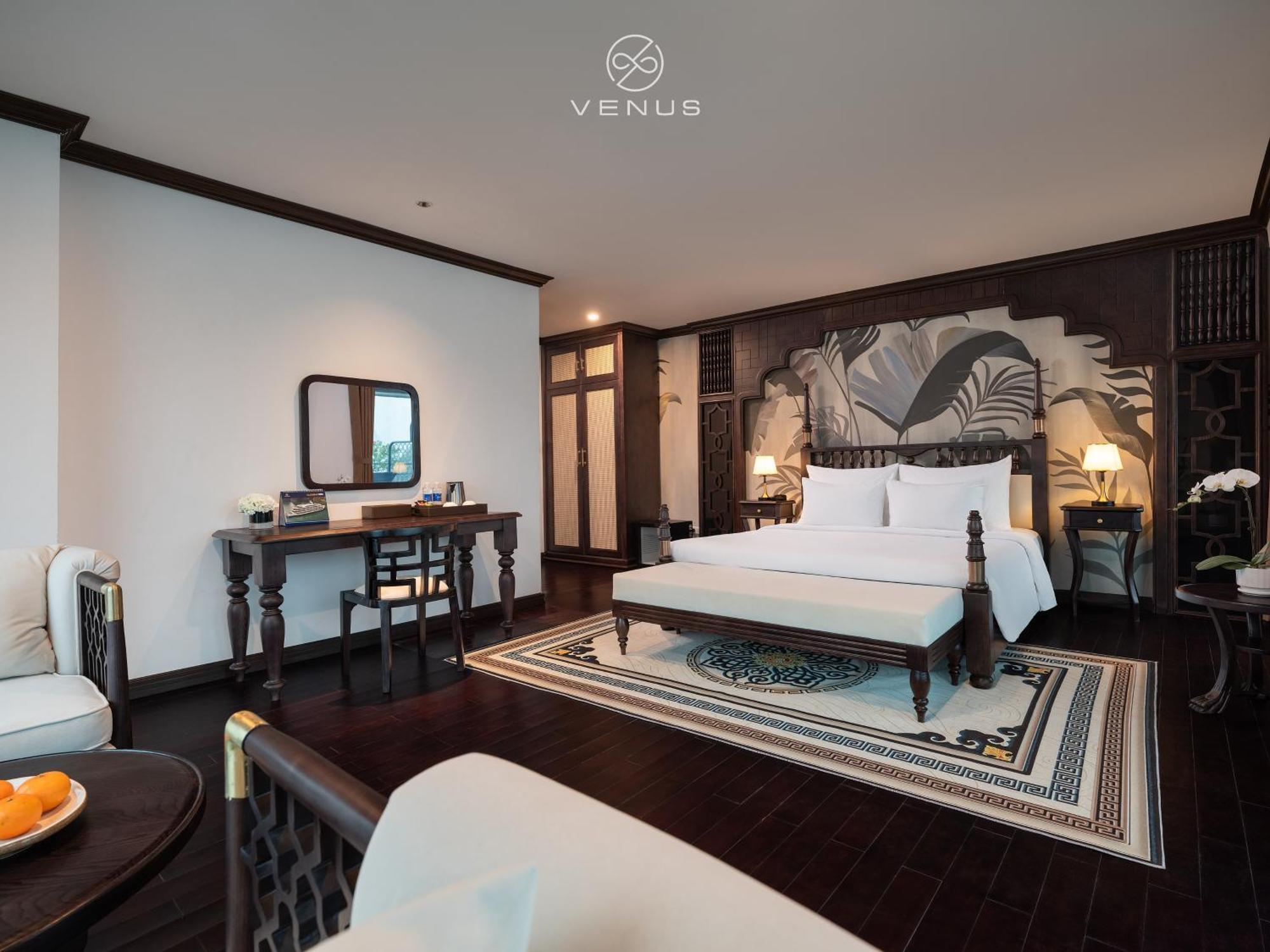 Venus Halong Cruises 5* Ha Long