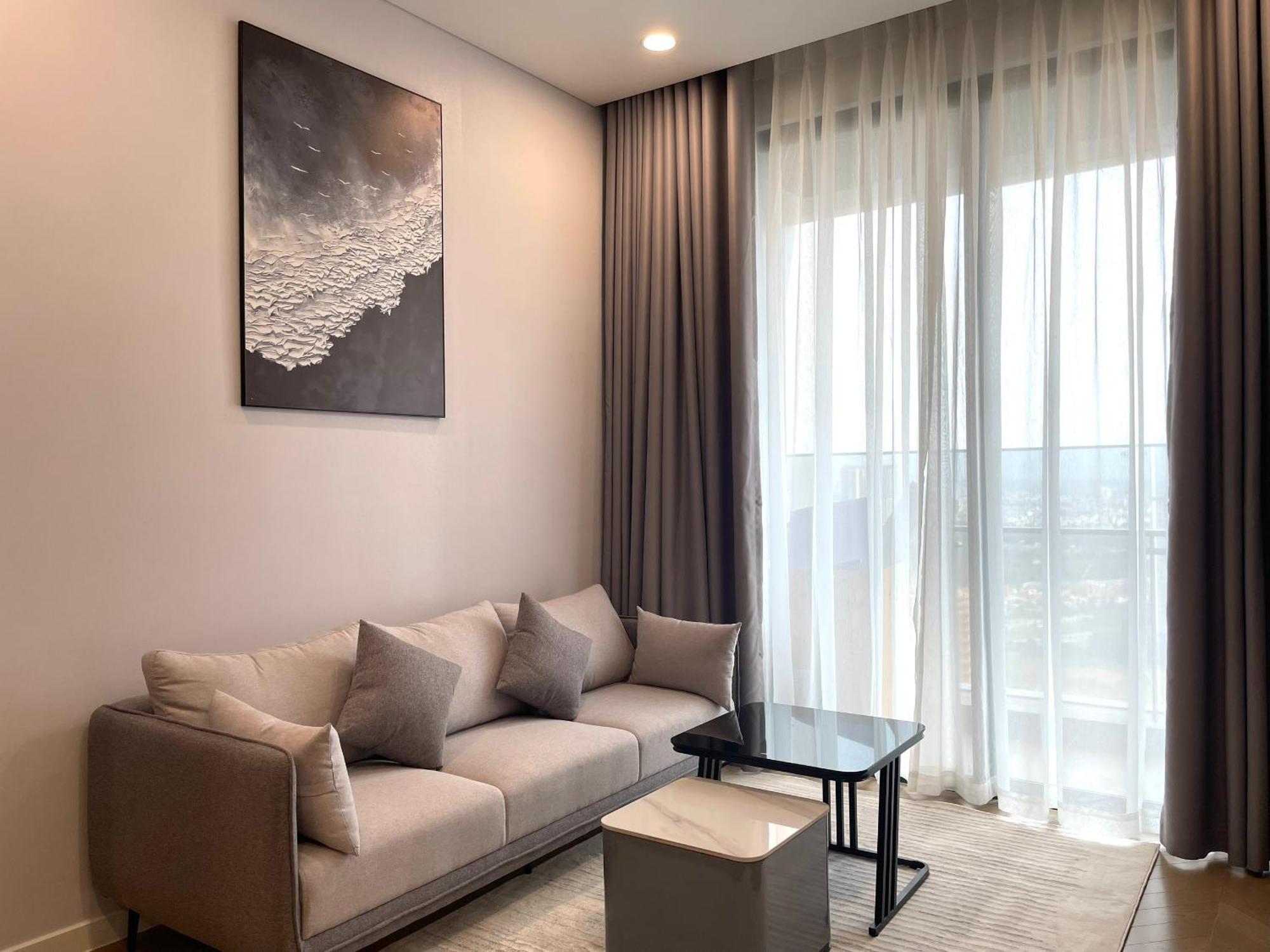 Nu In Lumiere Riverside - Distric 2 *