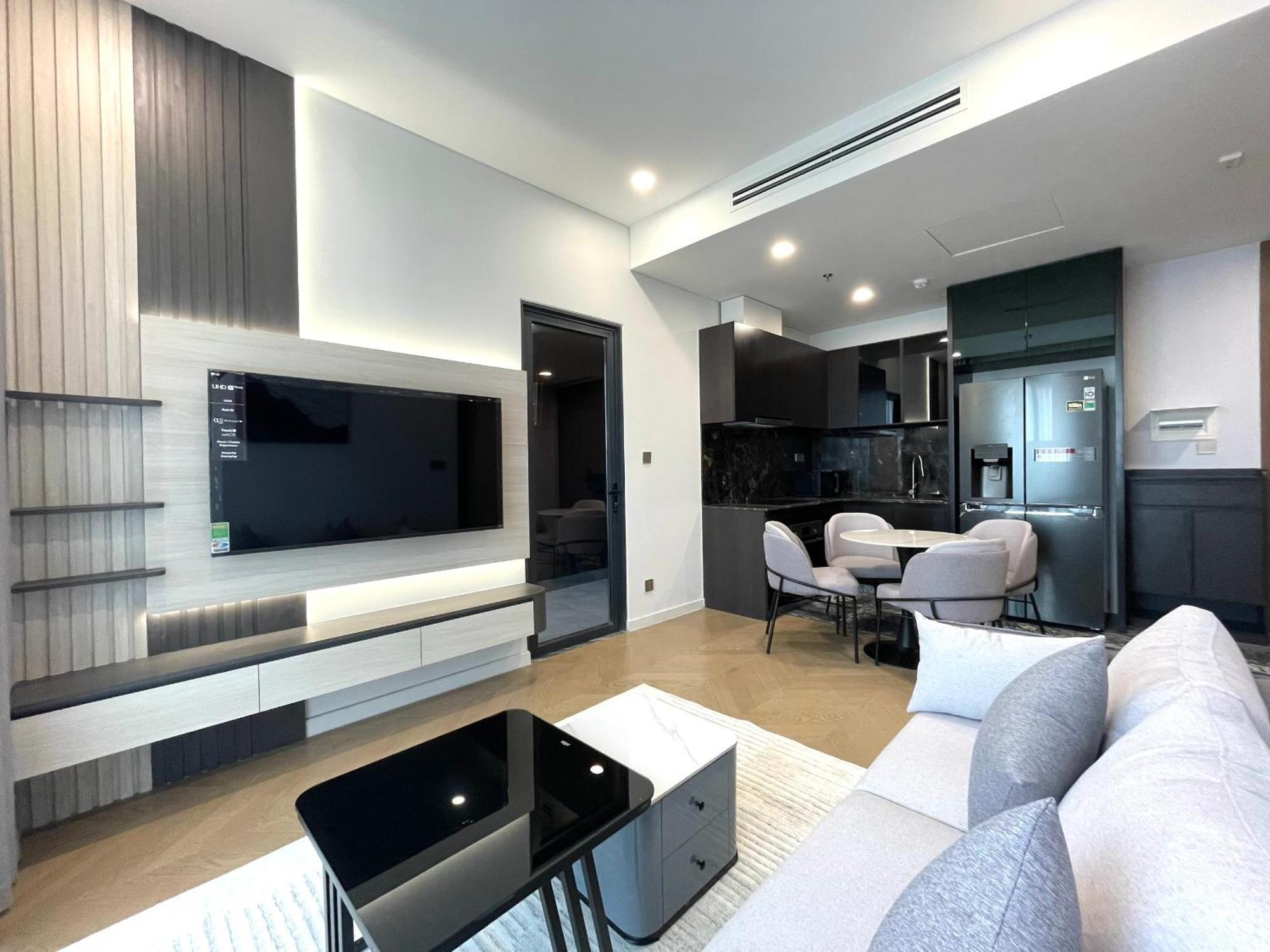Nu In Lumiere Riverside - Distric 2 *