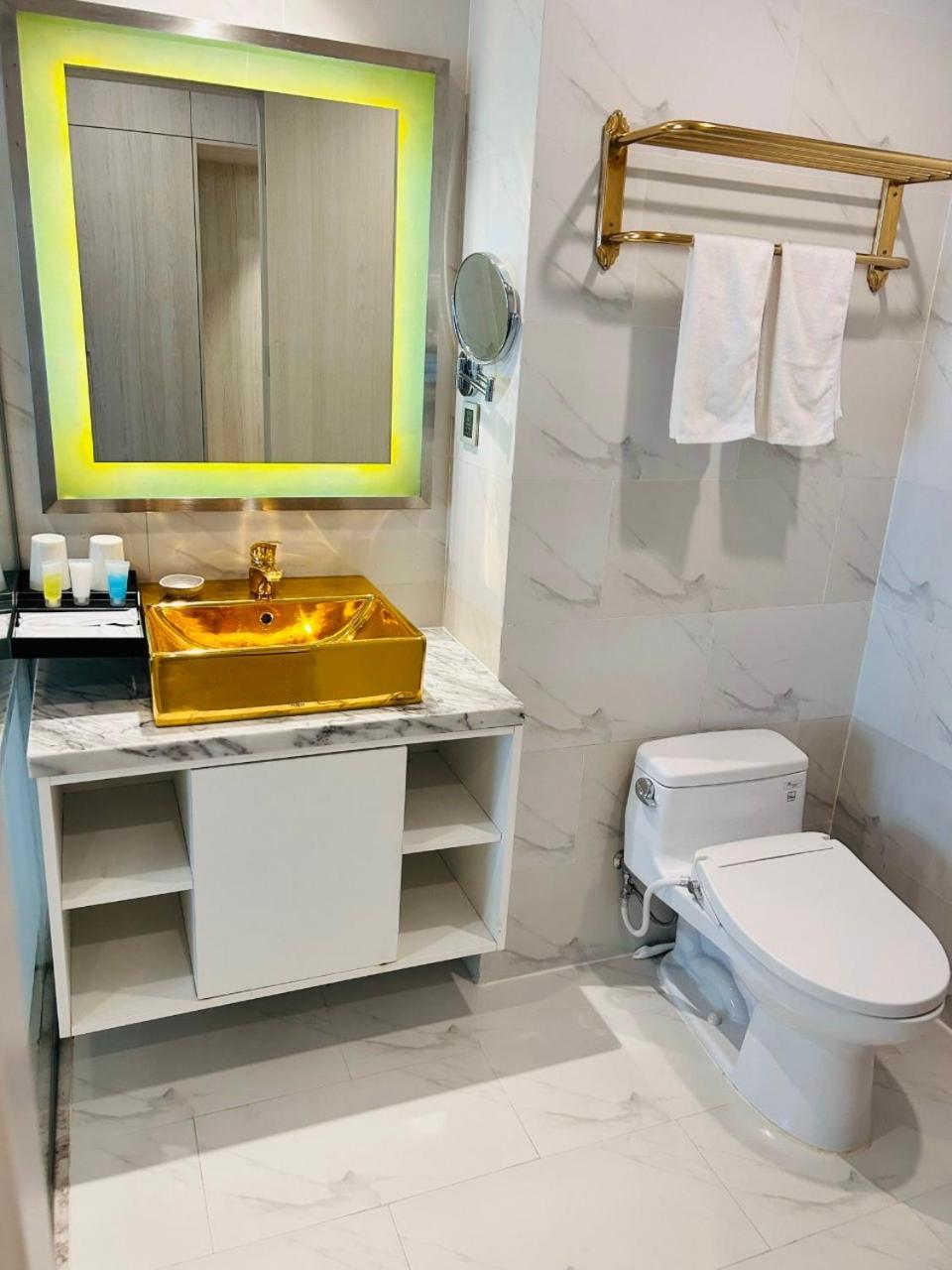 Golden With Sea View Hotel