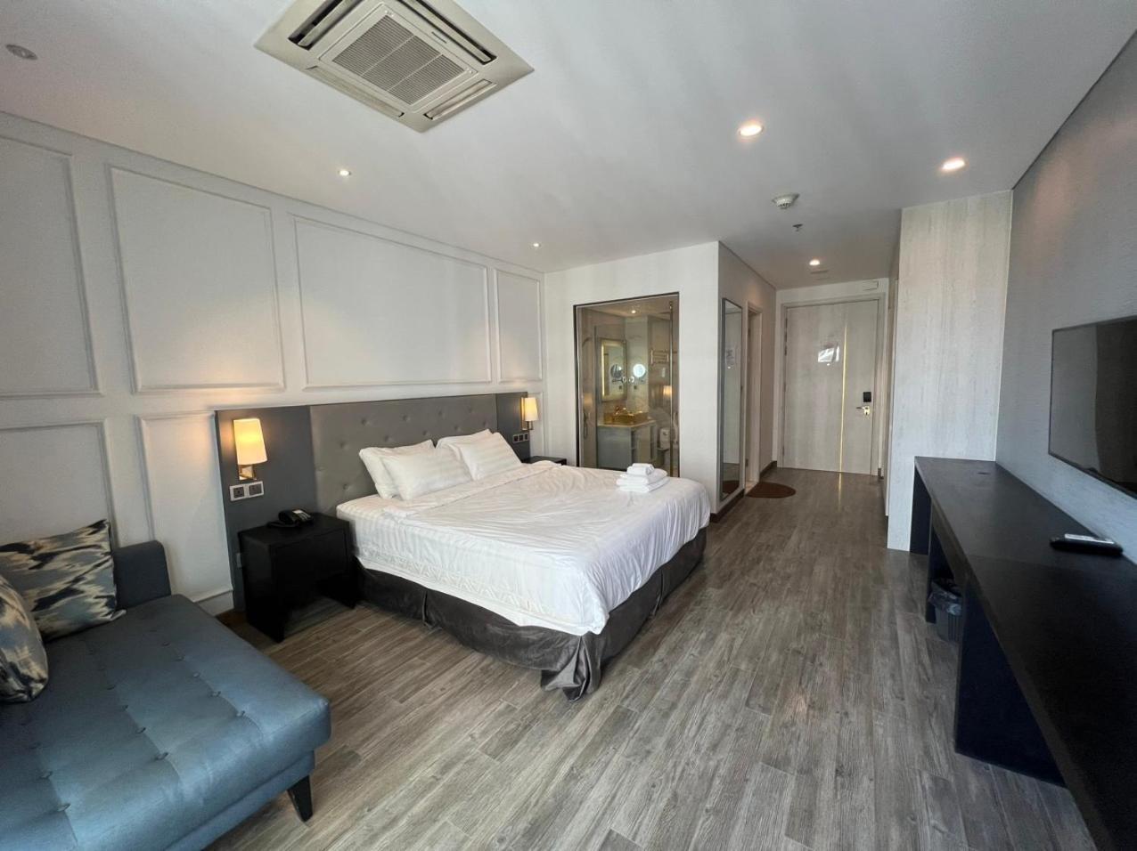 Golden With Sea View 5* Da Nang