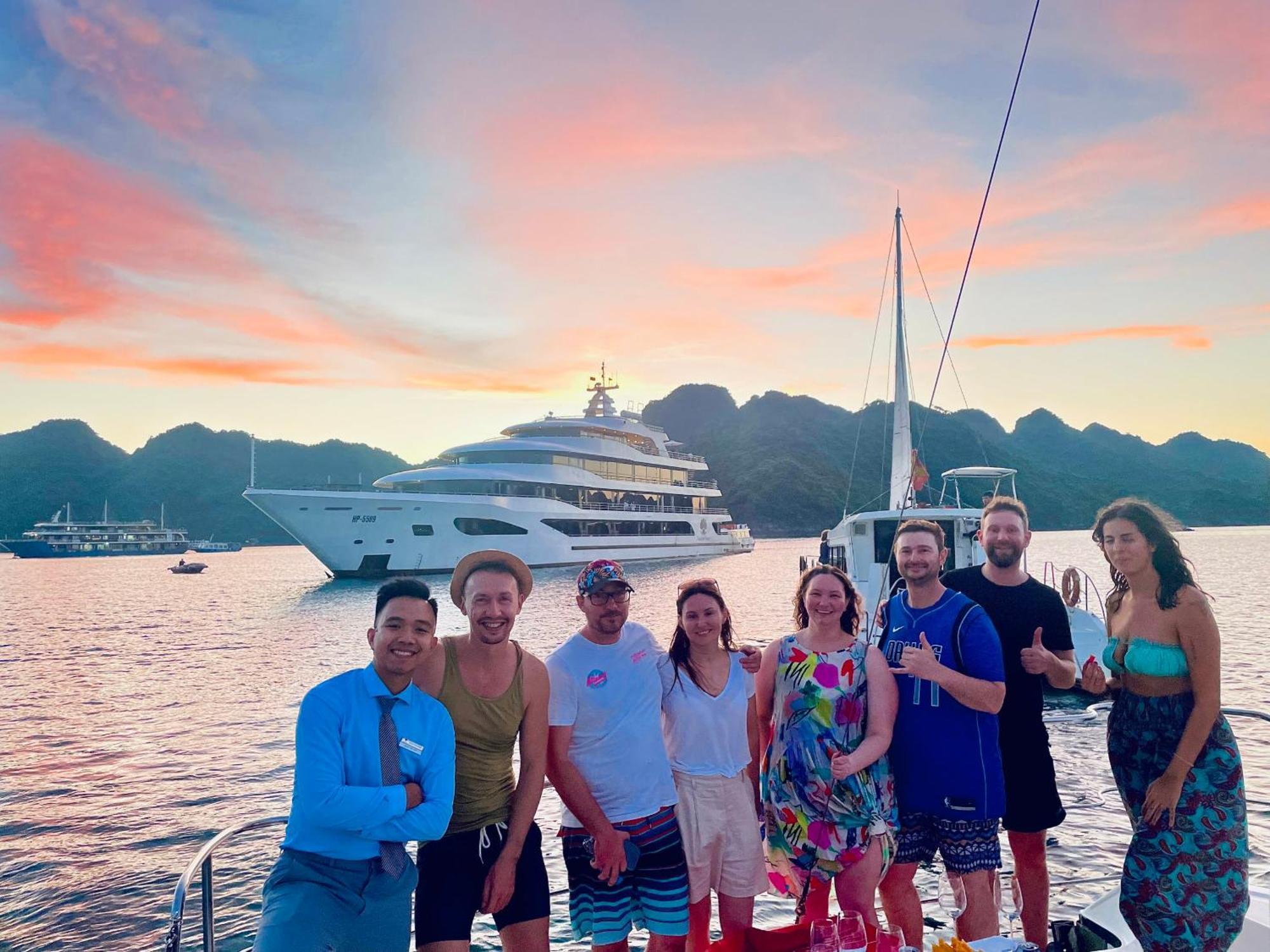  Scarlet Pearl Cruises - Wonder On Lan Ha Bay 5*