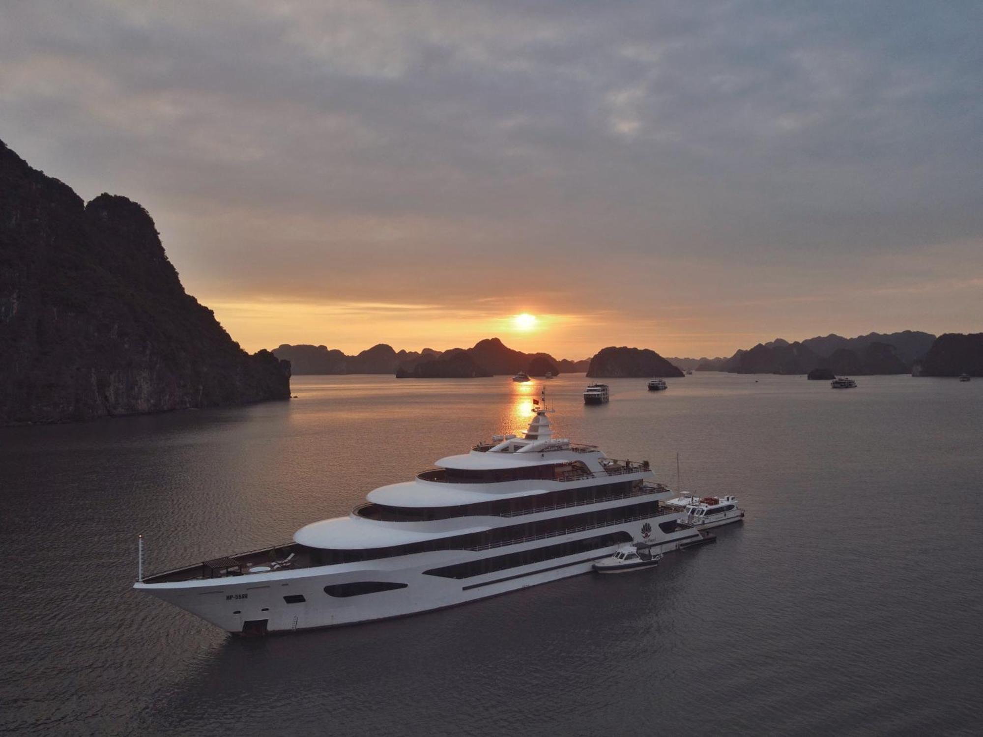  Scarlet Pearl Cruises - Wonder On Lan Ha Bay