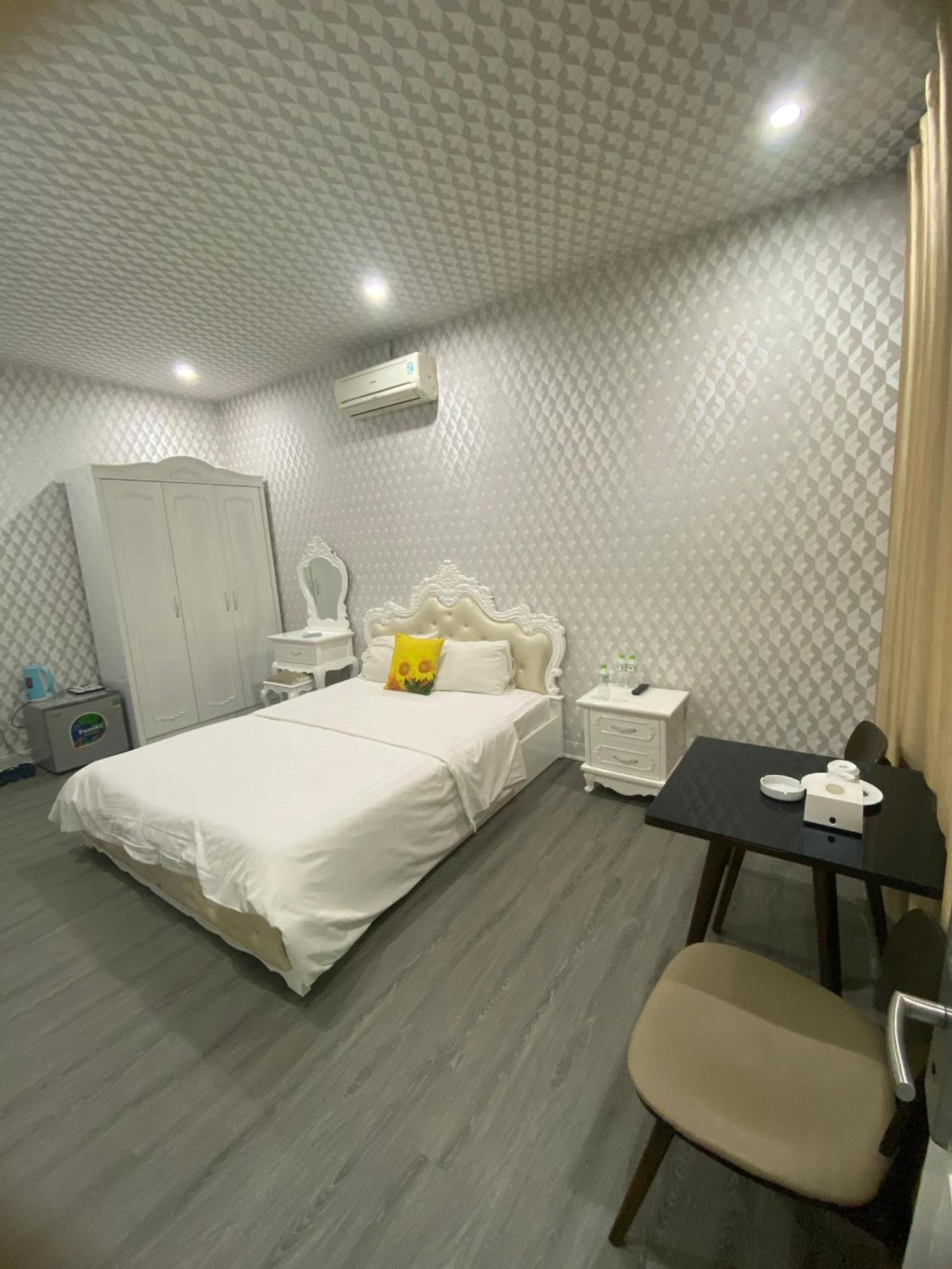 Khách sạn Hướng Dương 3*