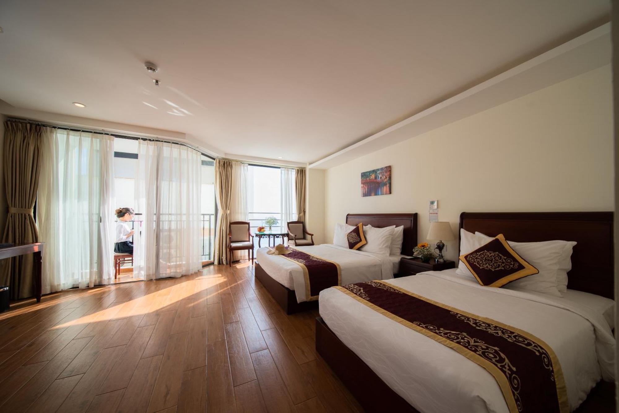 Red Sun Khách sạn 4*