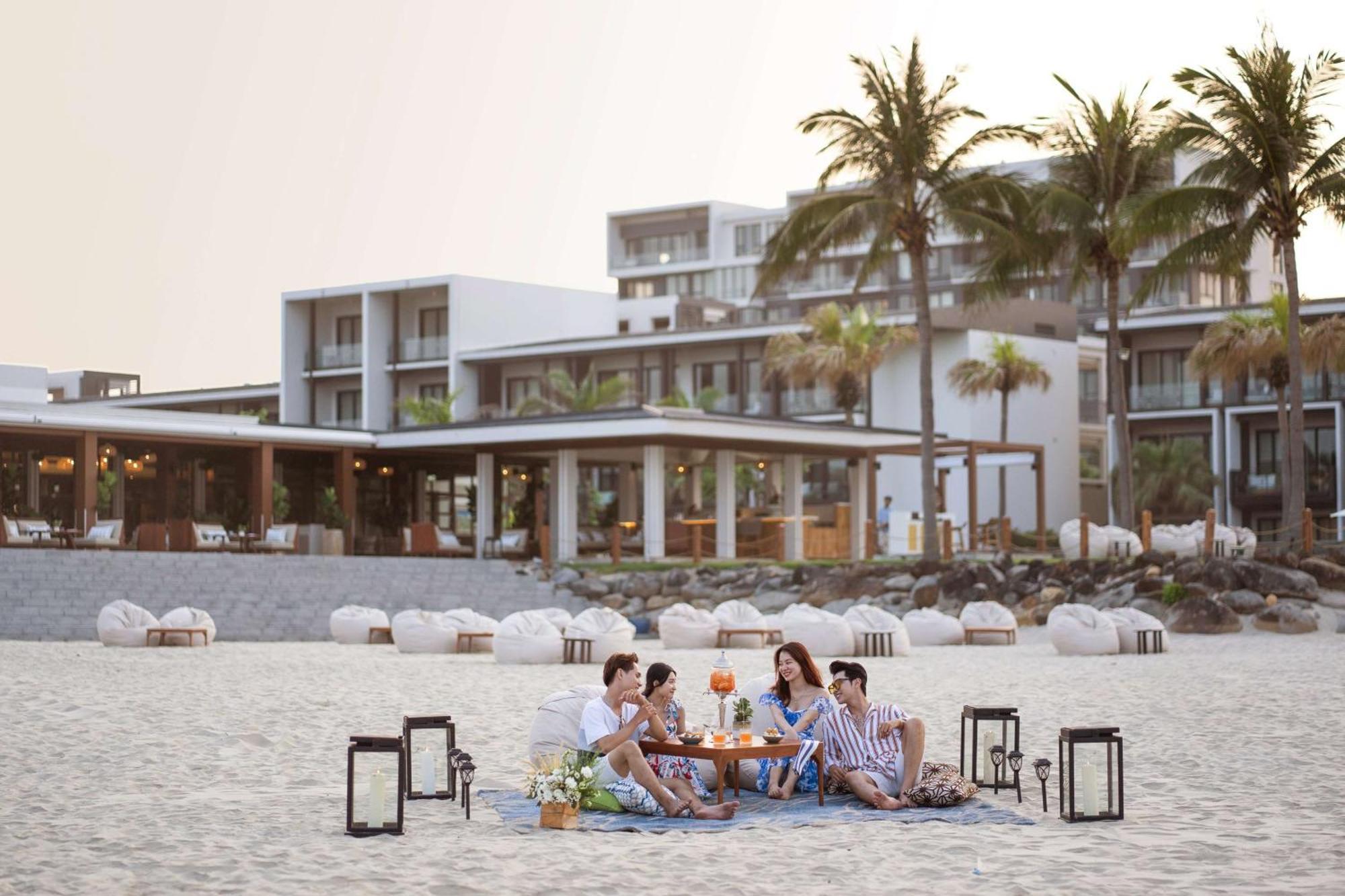 Hyatt Regency And 5*