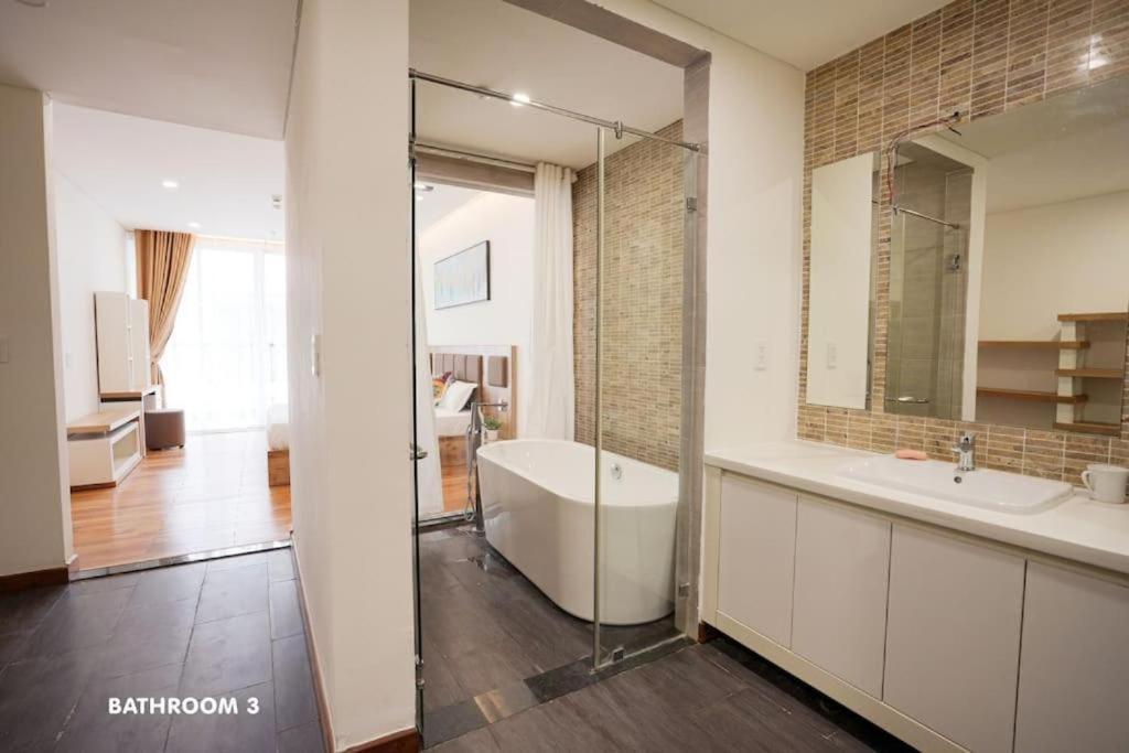 Modern & Charming Penthouse 5brs In Center Da Nang