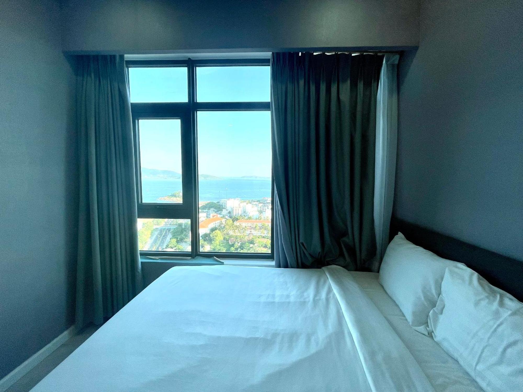 Hon Chong Oceanfront Luxury * Nha Trang