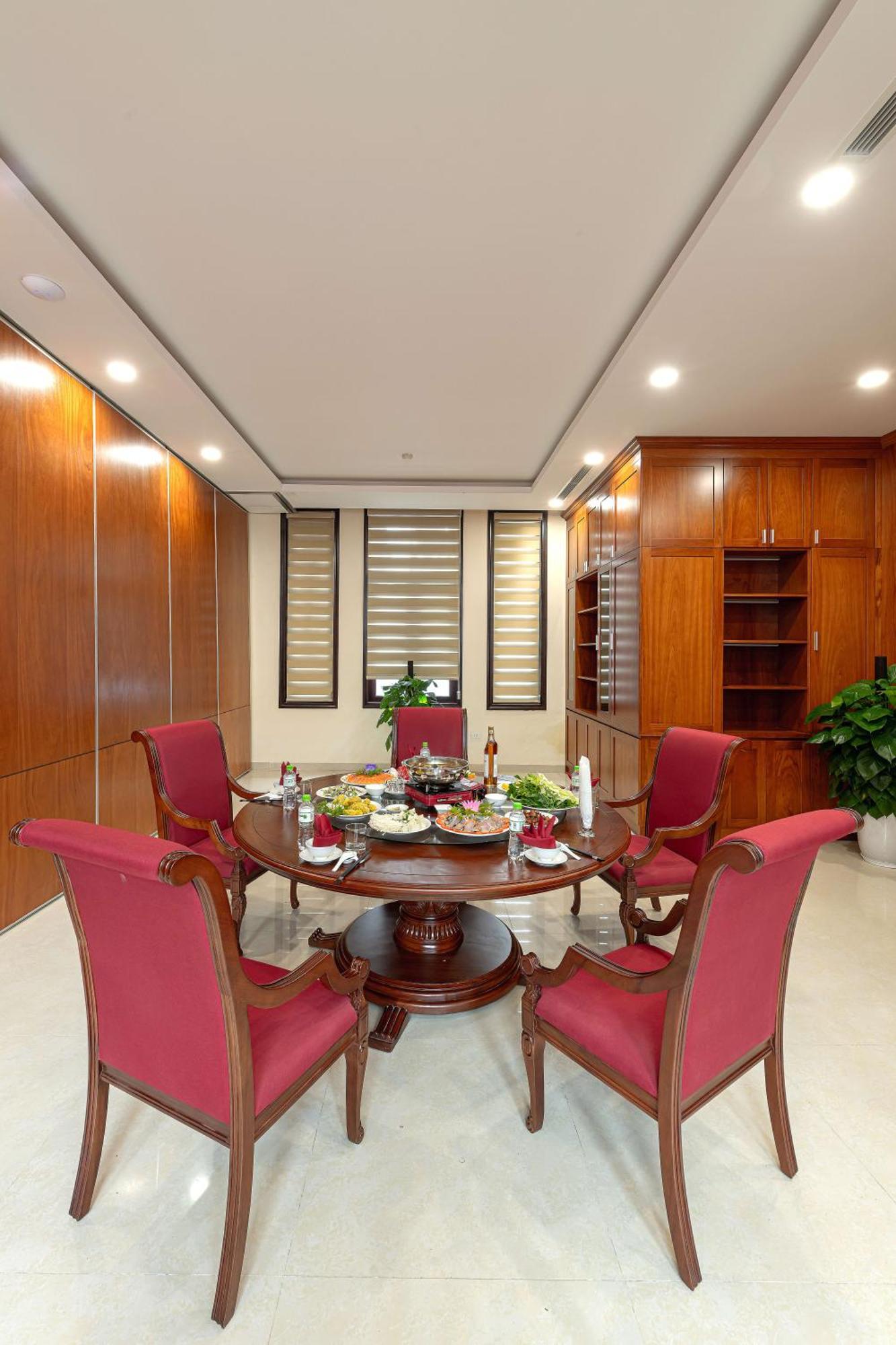 Forest & Convention Hotel 4*