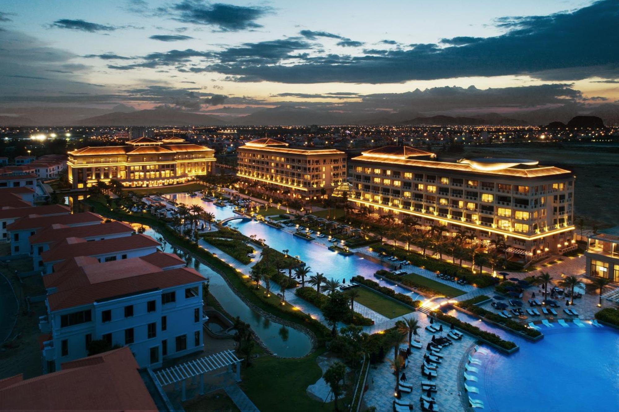 Sheraton Grand & Convention Center 5*