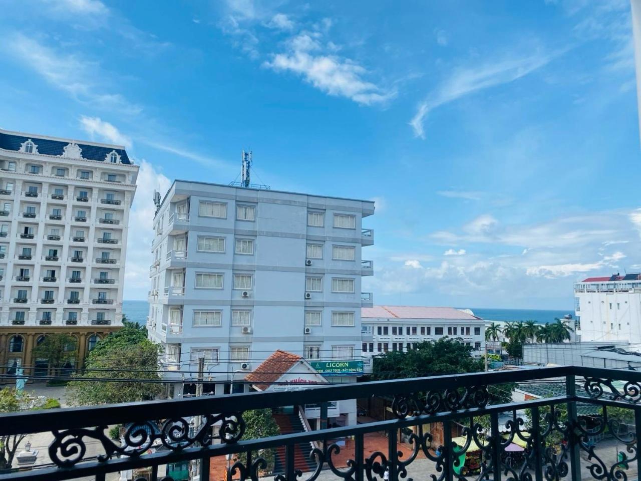 Bien Xanh Hotel