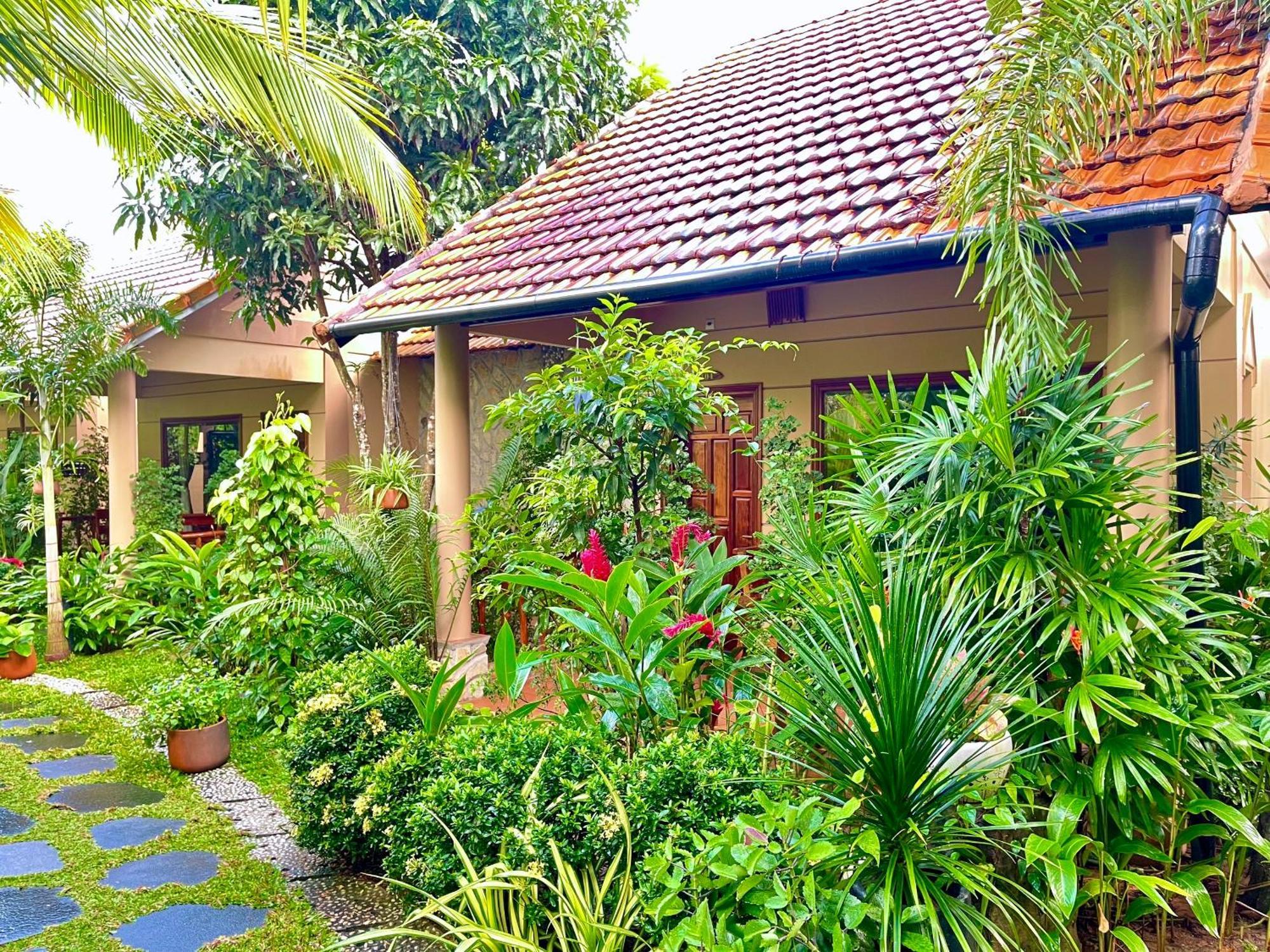 Resort Golden Topaz