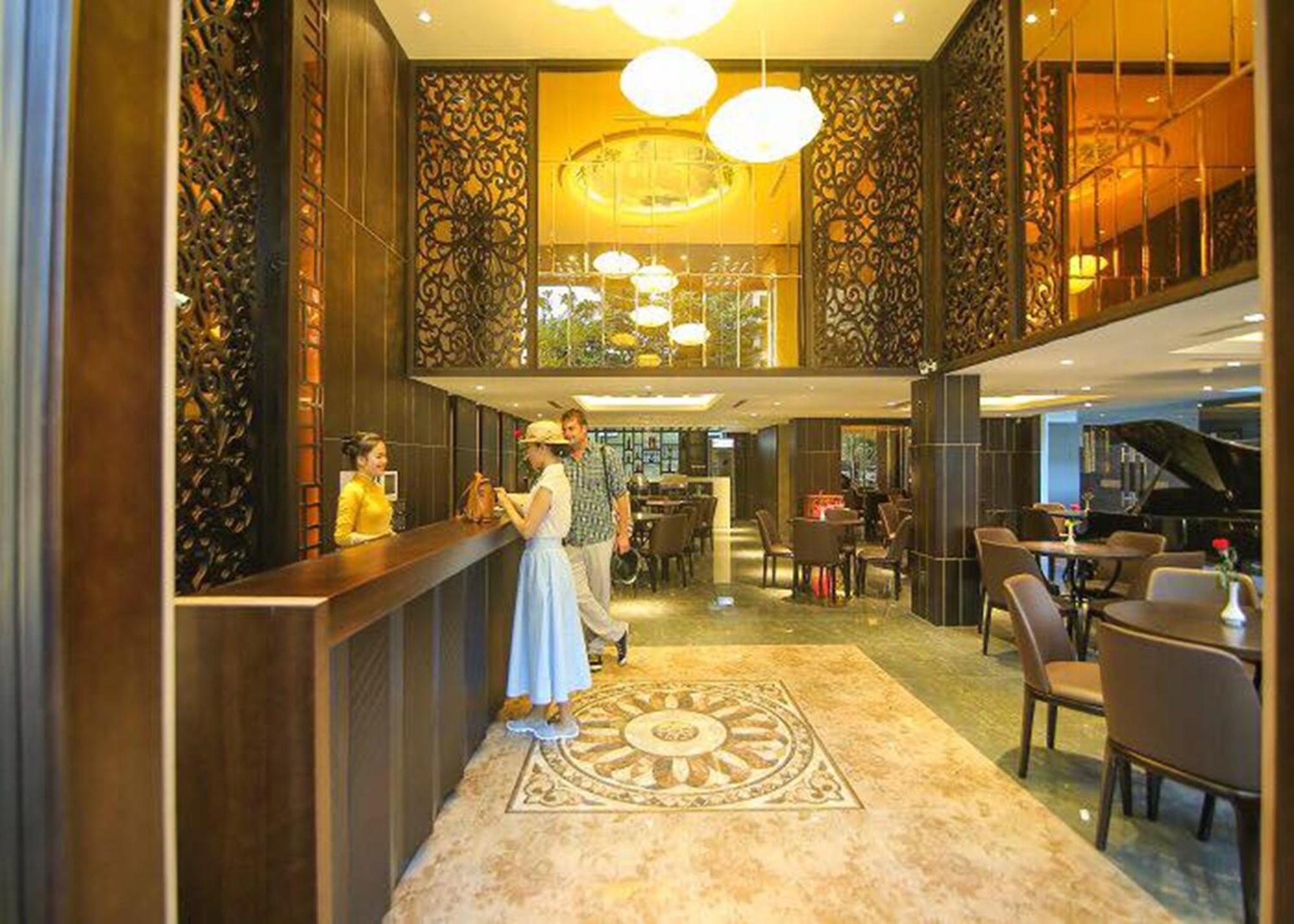 Palazzo Luxury Hotel 4*