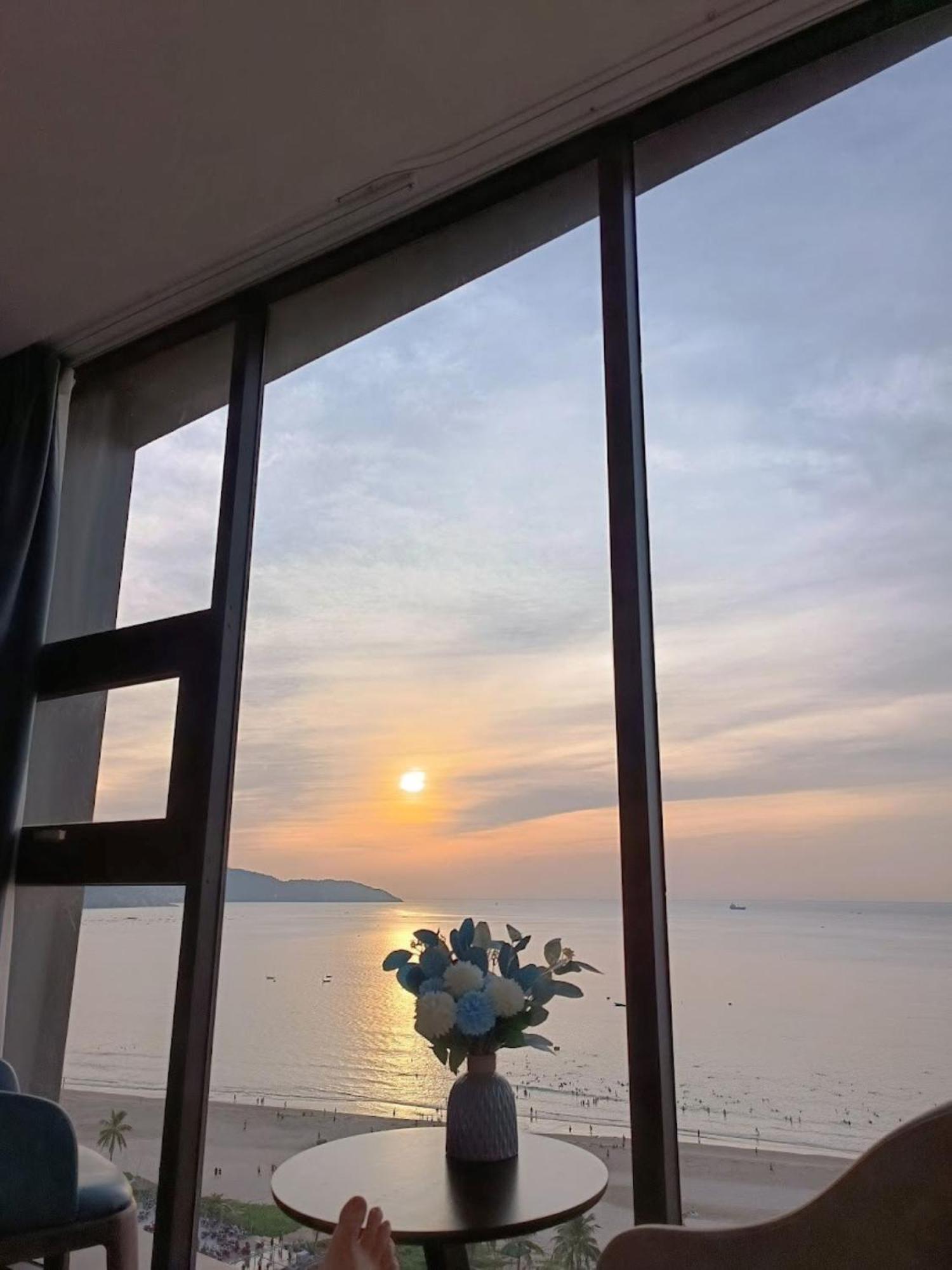 Mangata Beachfront - Rooftop Bar Sea View Hotel Da Nang