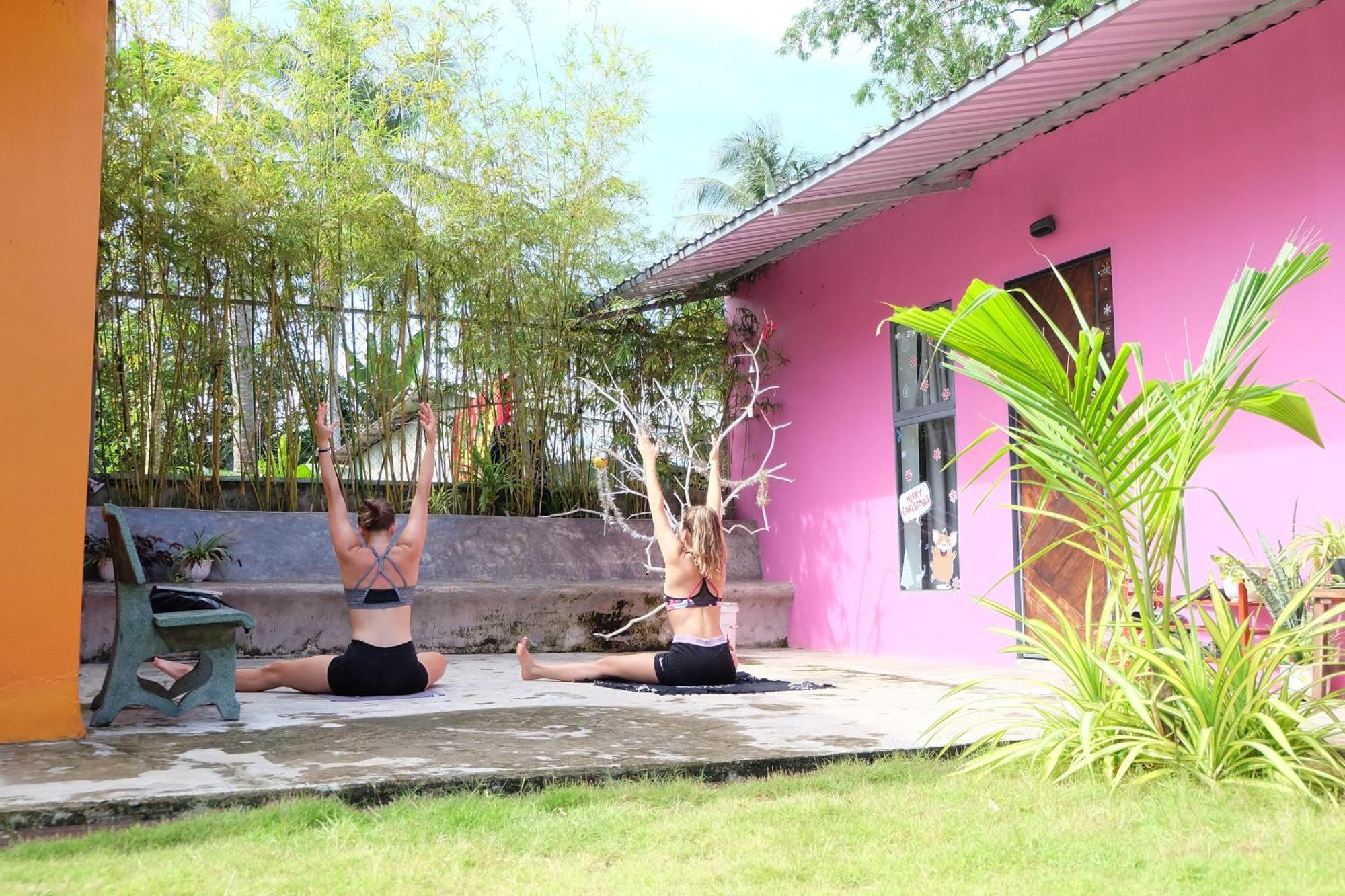 Lana Land Hostel *