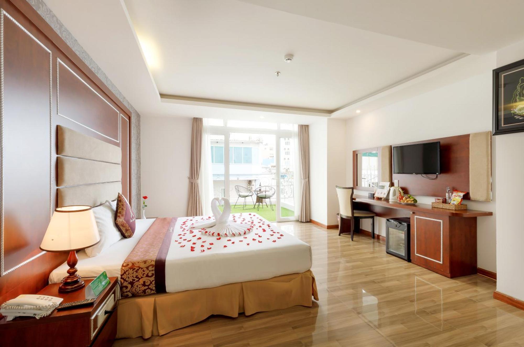Paris Luxury & Hotel 4*