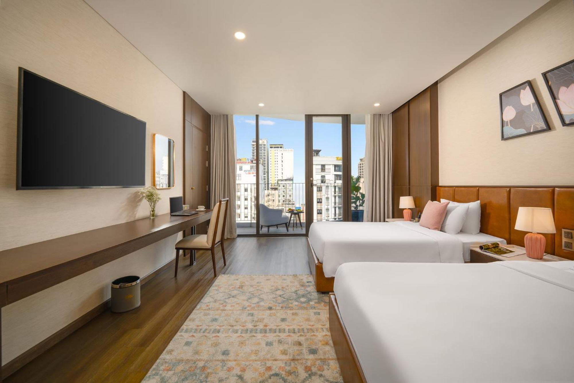 Hotel Golden Lotus Grand - Panoramic Rooftop Bar & Daily Afternoon Tea
