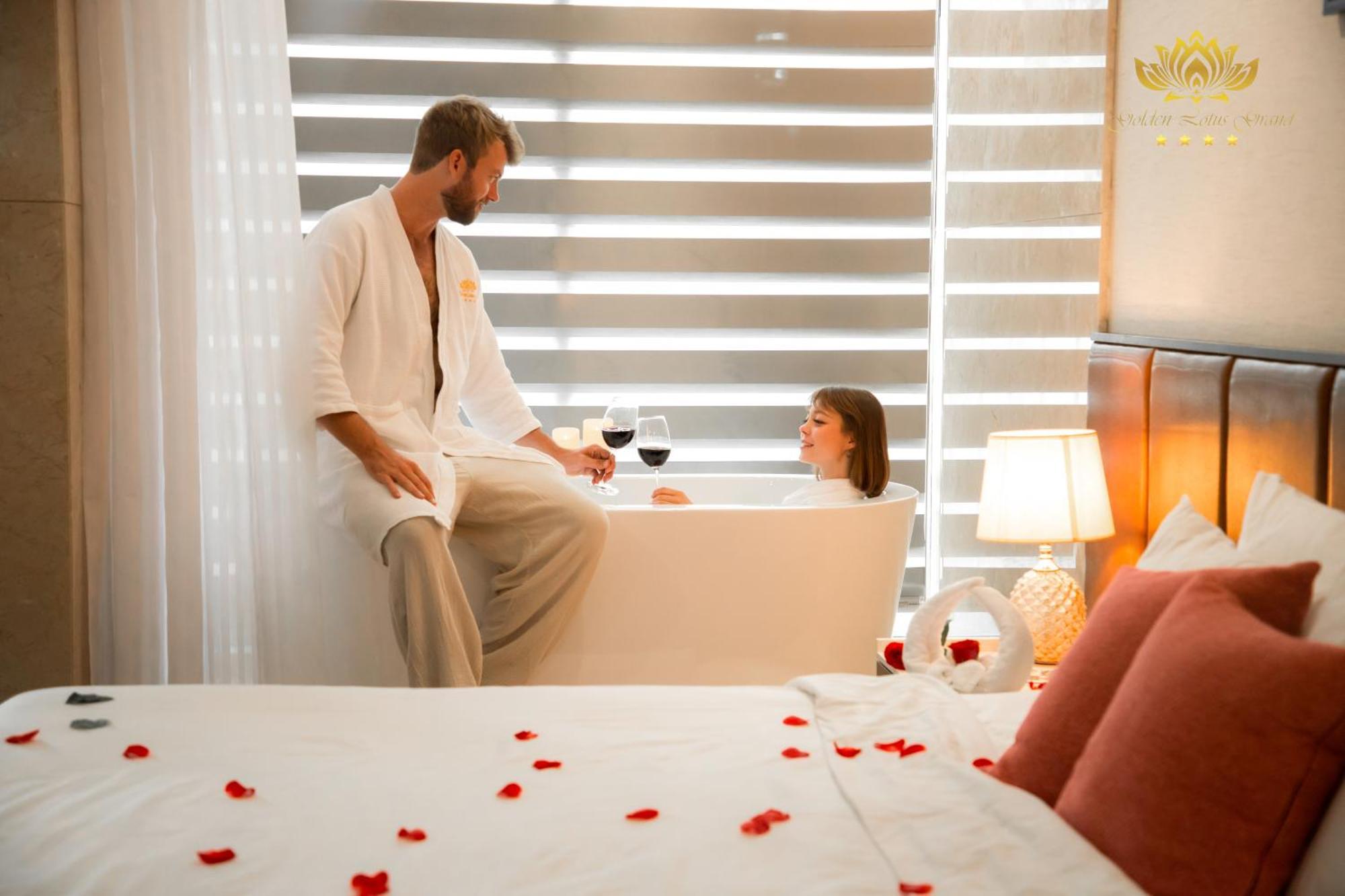 Golden Lotus Grand - Panoramic Rooftop Bar & Daily Afternoon Tea 4* Da Nang