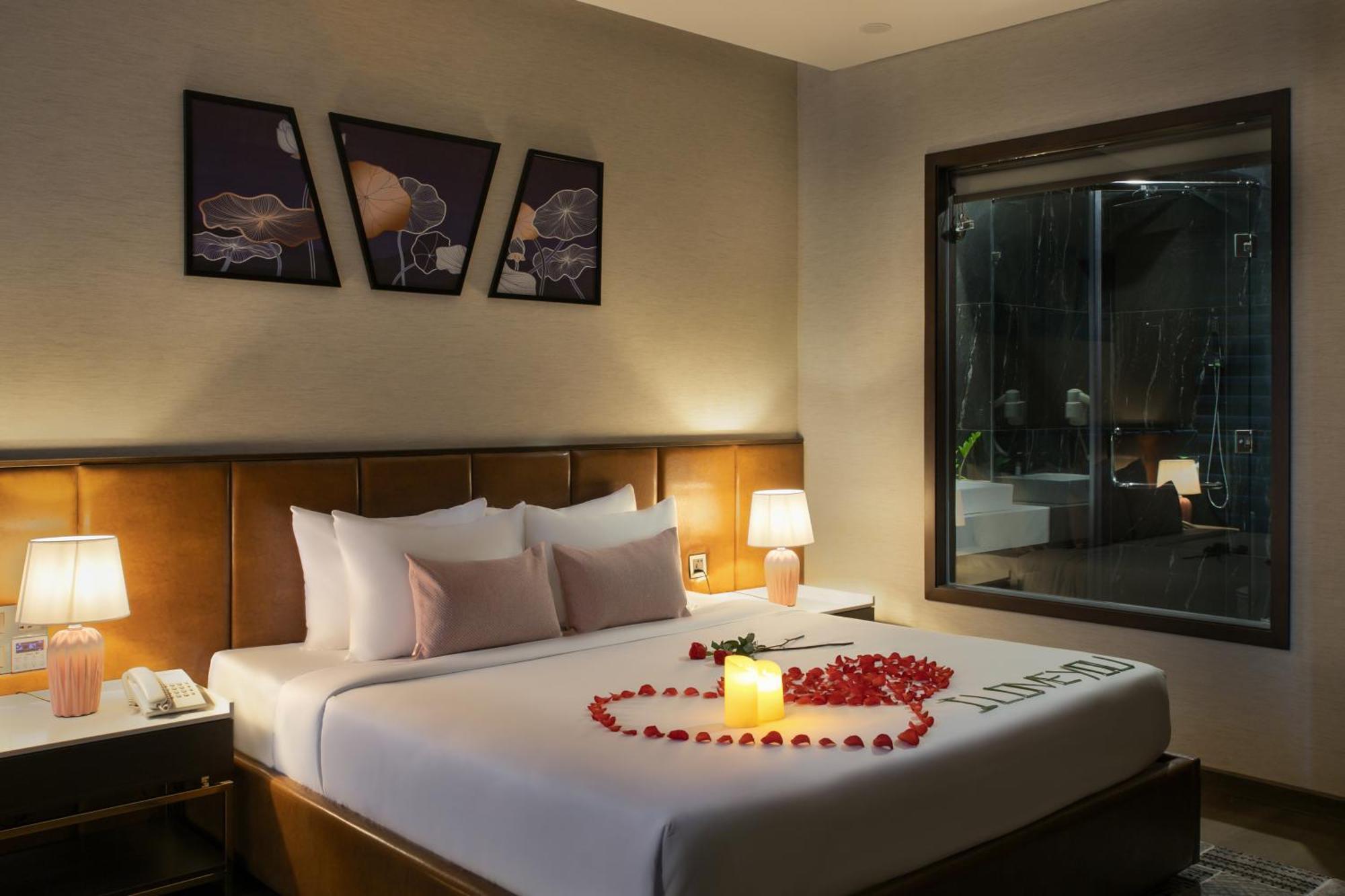 Golden Lotus Grand - Panoramic Rooftop Bar & Daily Afternoon Tea 4*