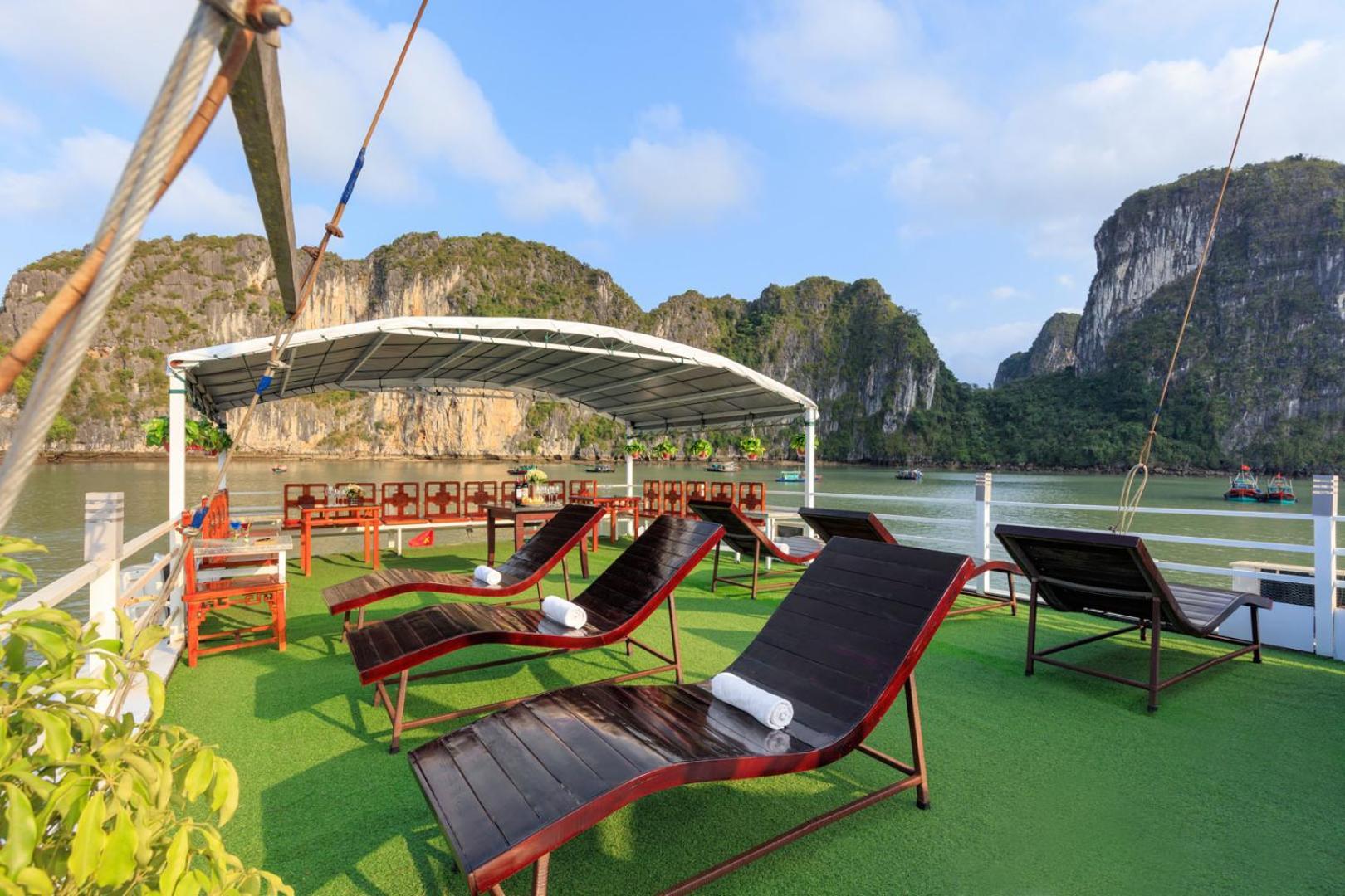 Cozy Bay Classic Cruise 