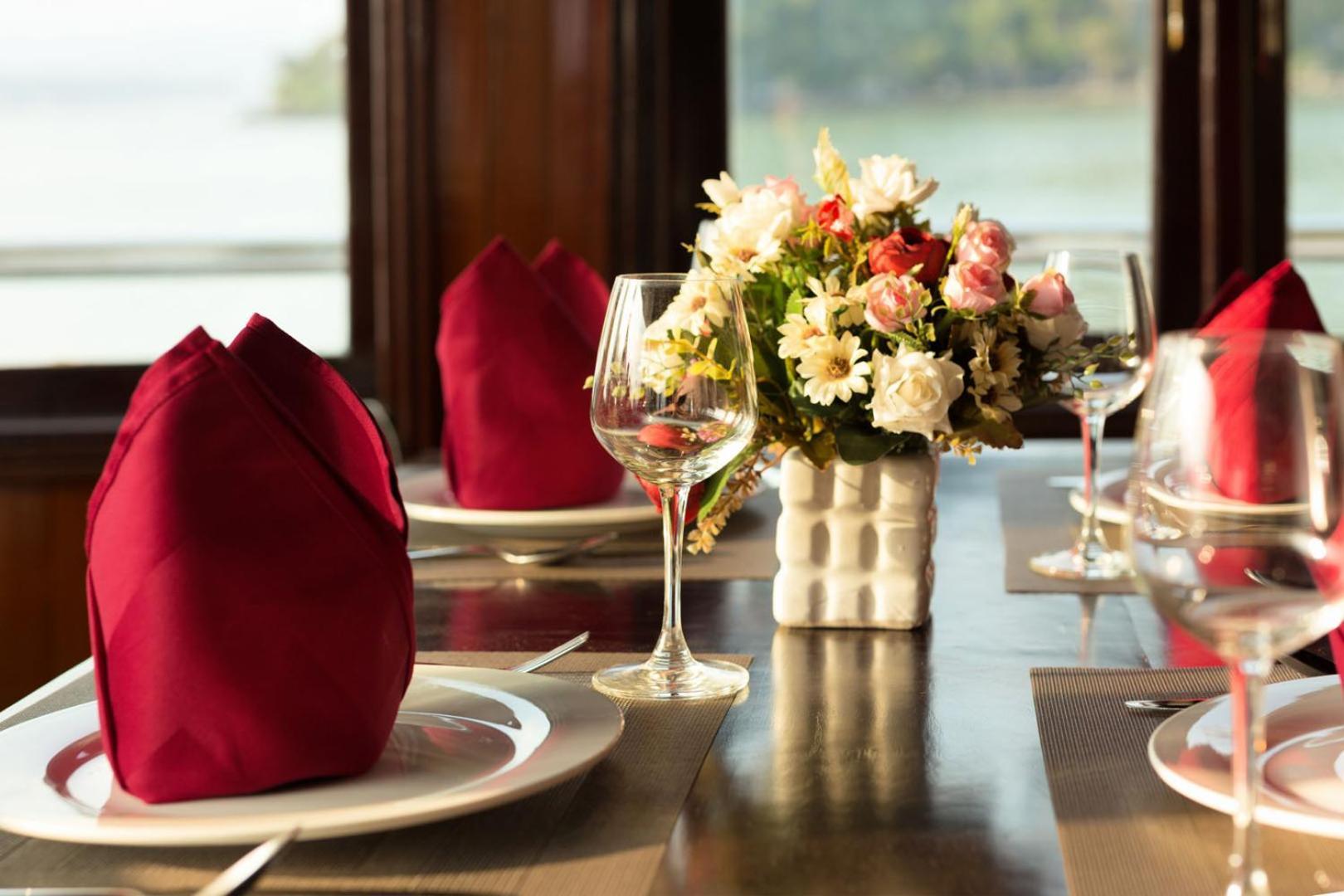 Cozy Bay Classic Cruise 3* Hạ Long
