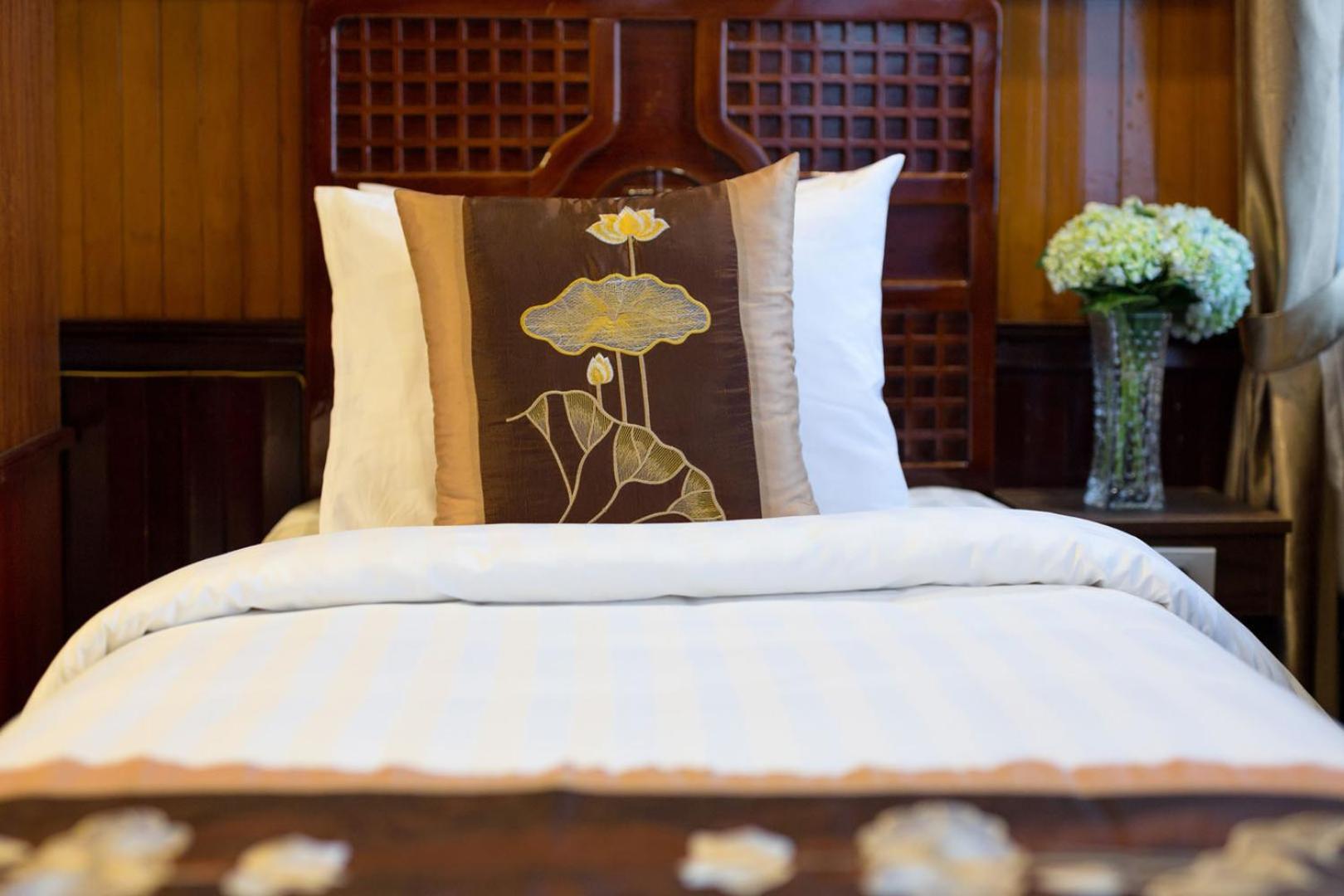 Cozy Bay Classic Cruise  Hạ Long