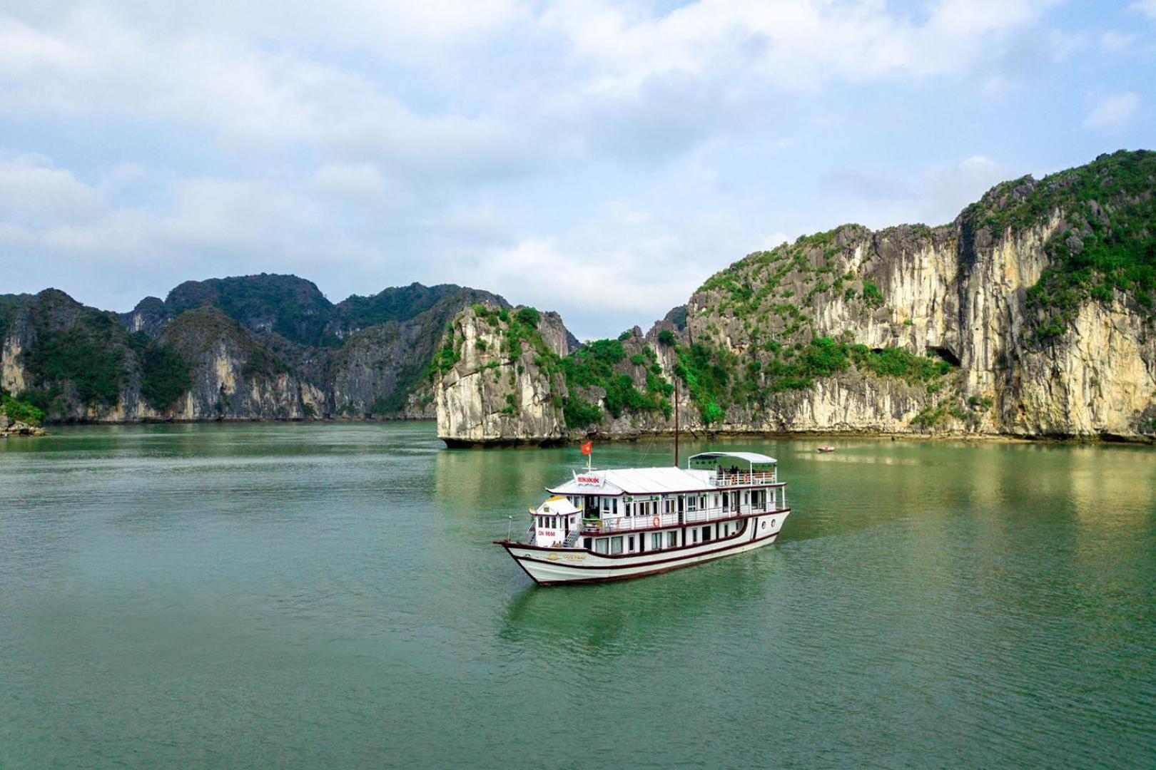 Cozy Bay Classic Cruise Hạ Long