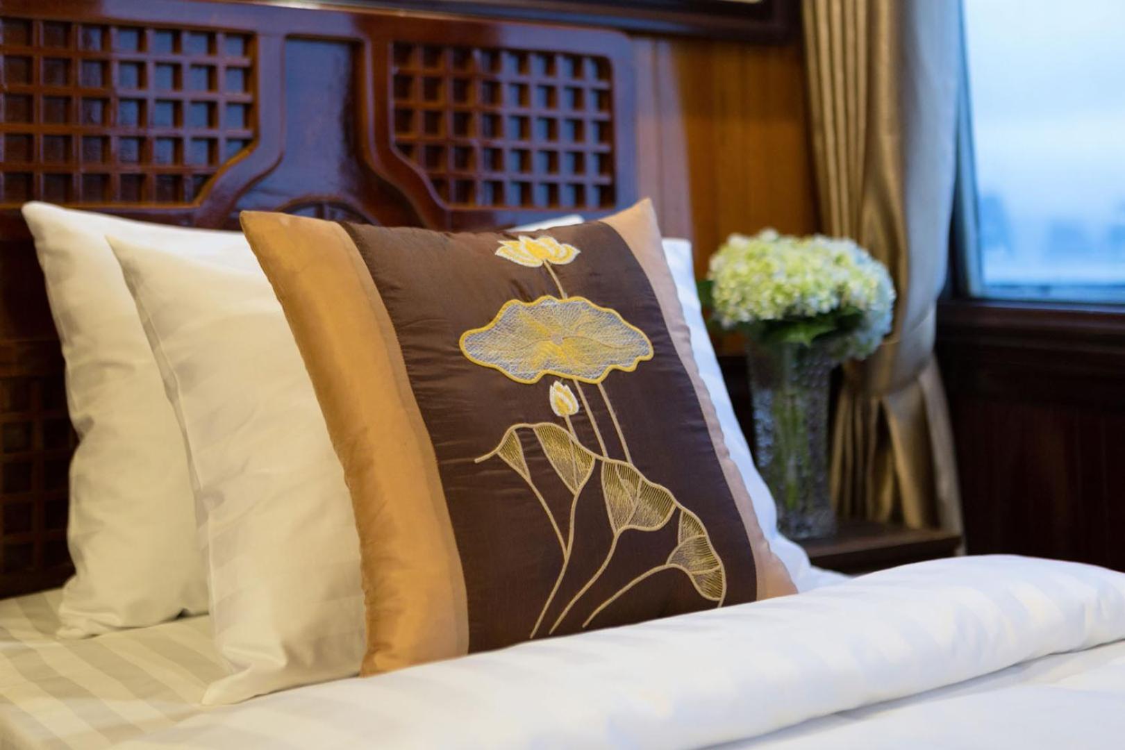 Cozy Bay Classic Cruise  Hạ Long