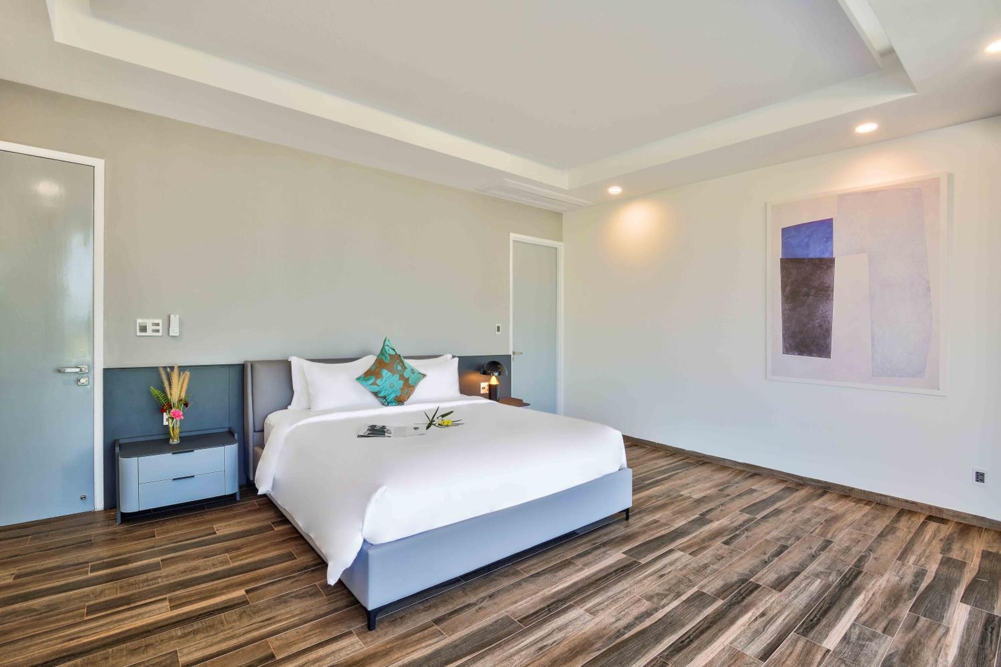 Luxury Dana & Resort Da Nang