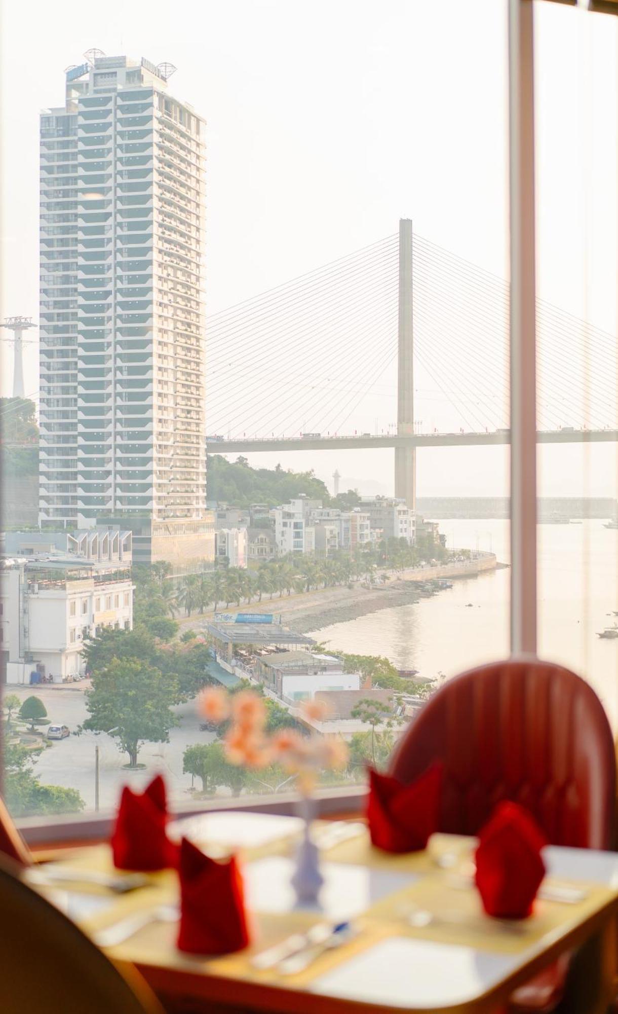 Grand View Palace 5* Ha Long